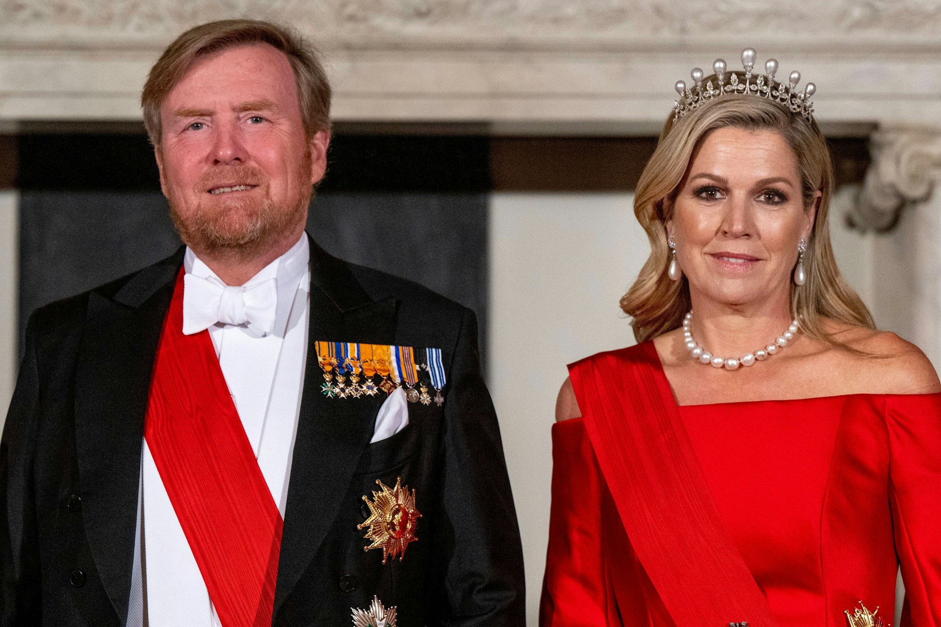 Willem-Alexander und Máxima: Bei einer Gala in Amsterdam am Dienstag wirkt ihr Lächeln wie angeklebt.