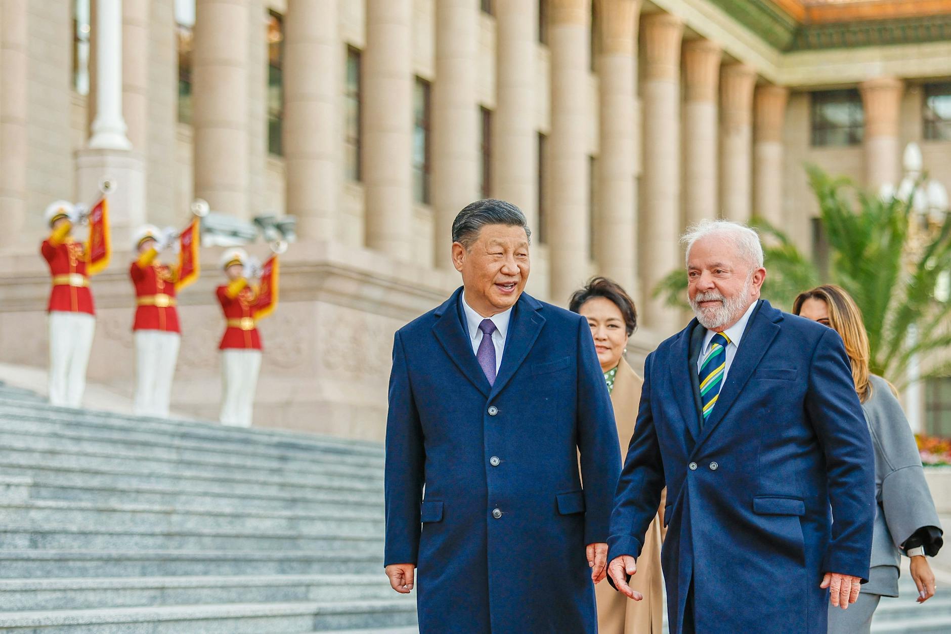 Chinas Präsident Xi Jinping hat m Freitag den brasilianischen Präsidenten Luiz Inacio Lula da Silvain Peking getroffen.