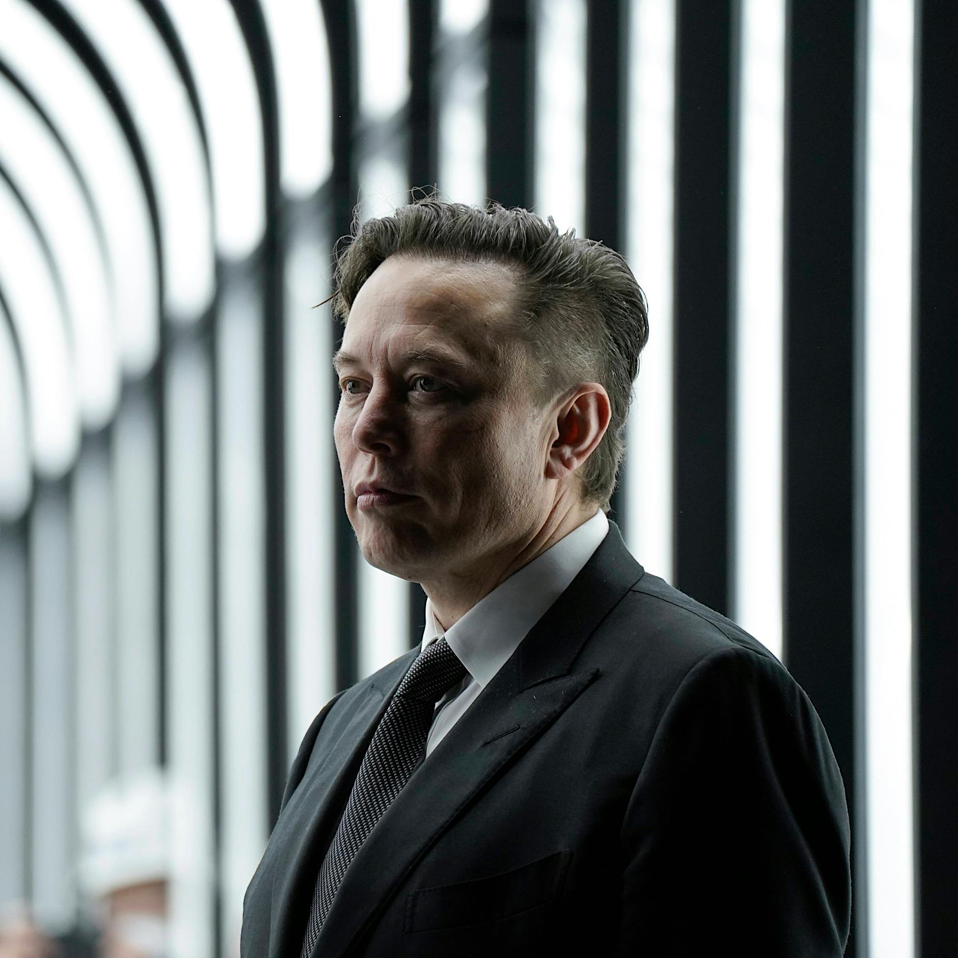 Musk warnt vor Künstlicher Intelligenz – und gründet Firma für Künstliche Intelligenz