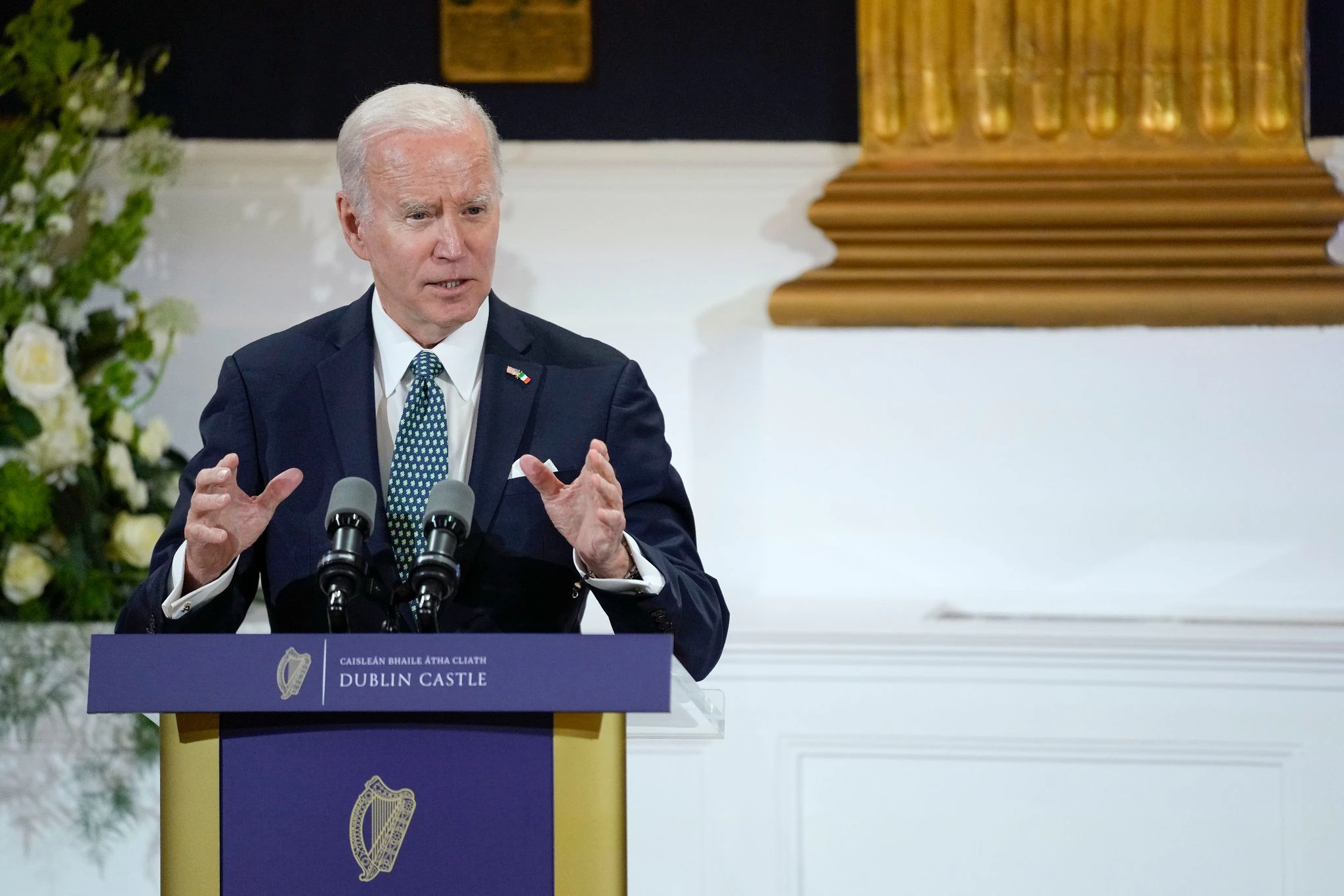 US-Präsident Joe Biden spricht während eines Staatsdinners im Dublin Castle.  