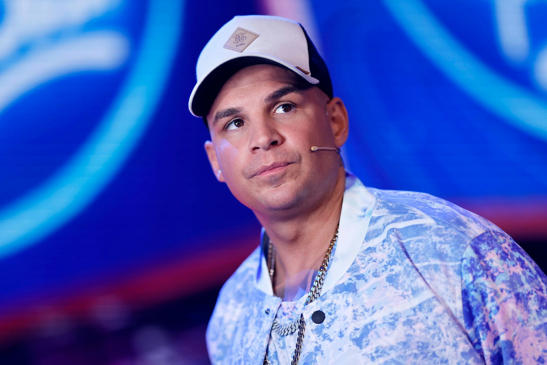 Pietro Lombardi legt im DSDS-Finale plötzlich seine Cappy ab.