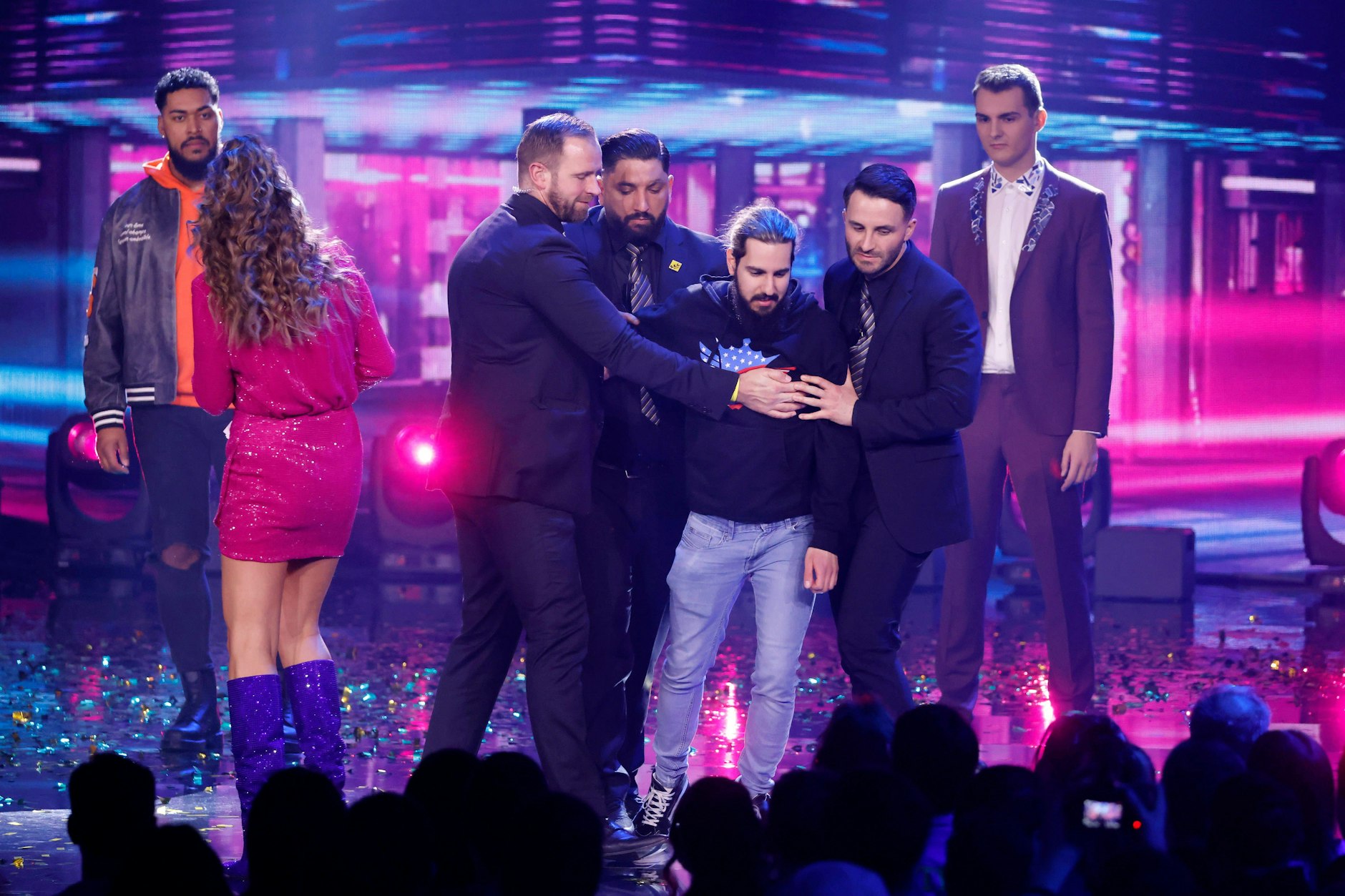 Die Security musste den Flitzer im Finale von „Deutschland sucht den Superstar“ abführen.