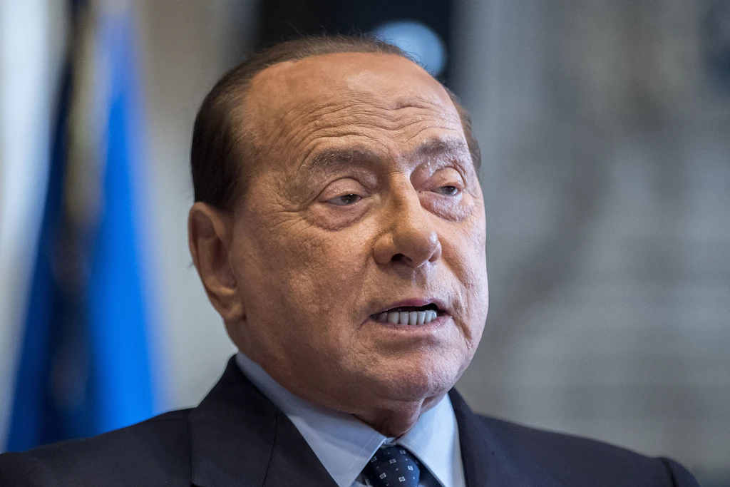 Italiens Ex-Ministerpräsident Silvio Berlusconi erneut im Krankenhaus