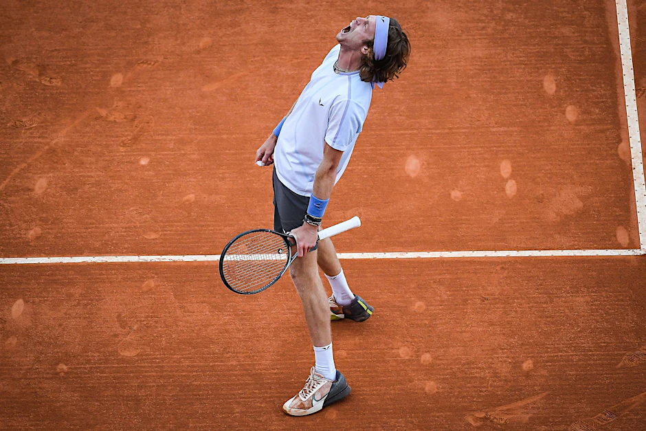 Andrej Rubljow bejubelt seinen Finaleinzug in Monte Carlo.  e/dpa