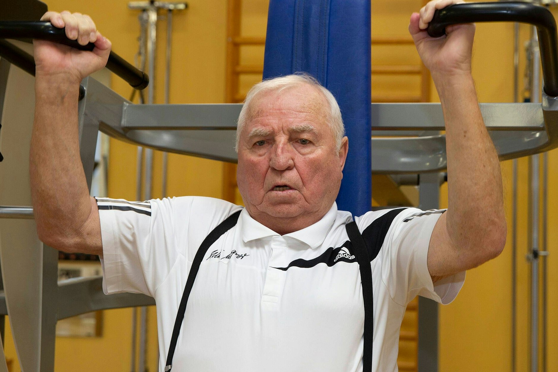 Wie Reha in Hoppegarten geht, weiß Boxtrainer-Legende Ulli Wegner ganz genau. Er war schon 2020 dort.