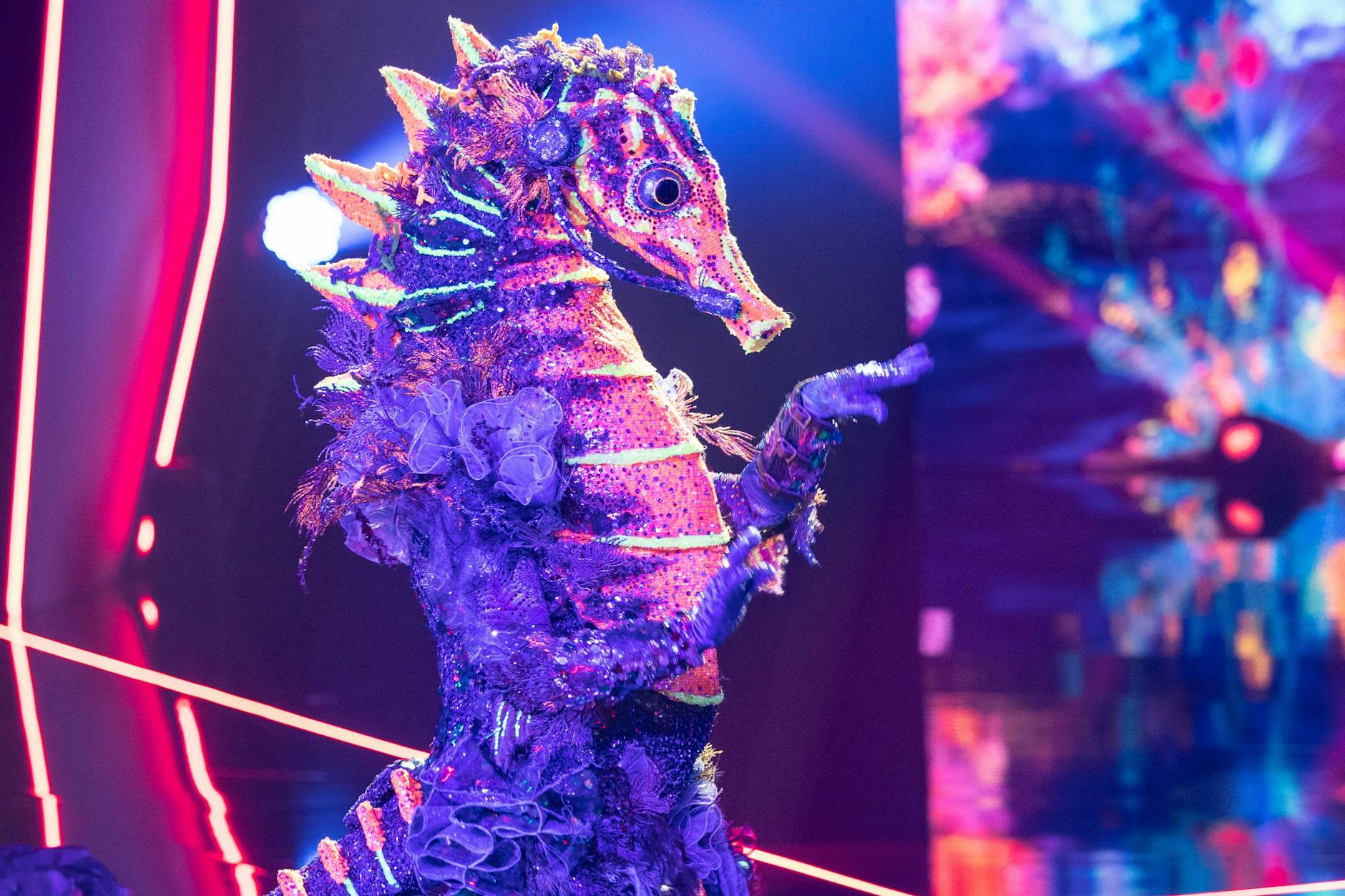 Das Seepferdchen bei The Masked Singer: Steckt Schauspielerin und Sängerin Anna Loos im Kostüm?
