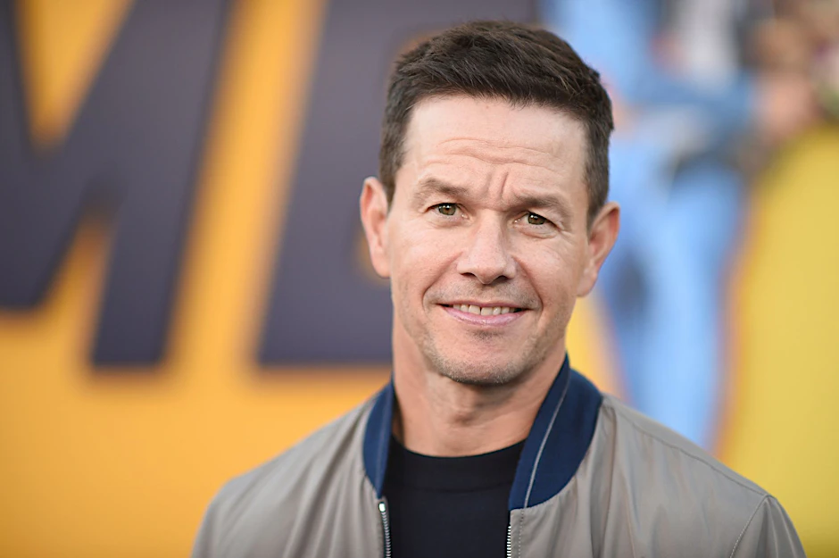 ARCHIV - Mark Wahlberg trainiert heute anders als früher.  /dpa
