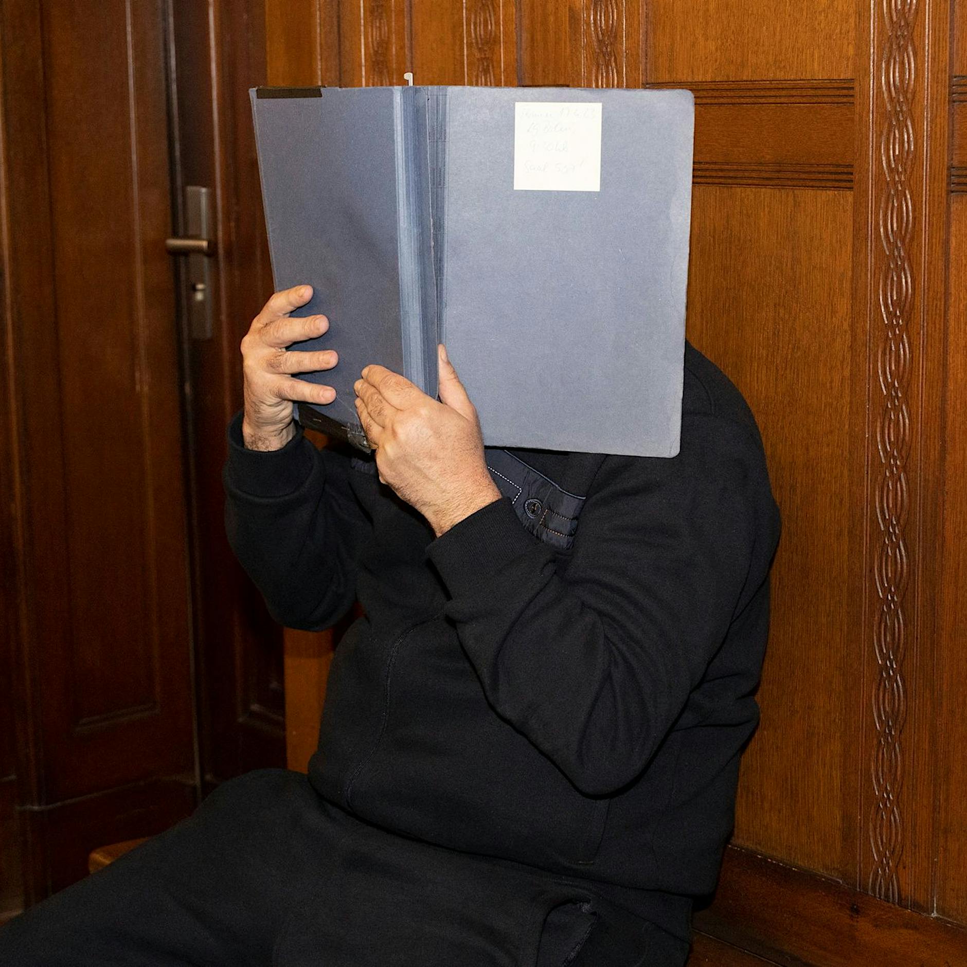 Mit dem Küchenmesser: Ex-Fußballprofi sticht in Berlin seinem Schwager ins Herz