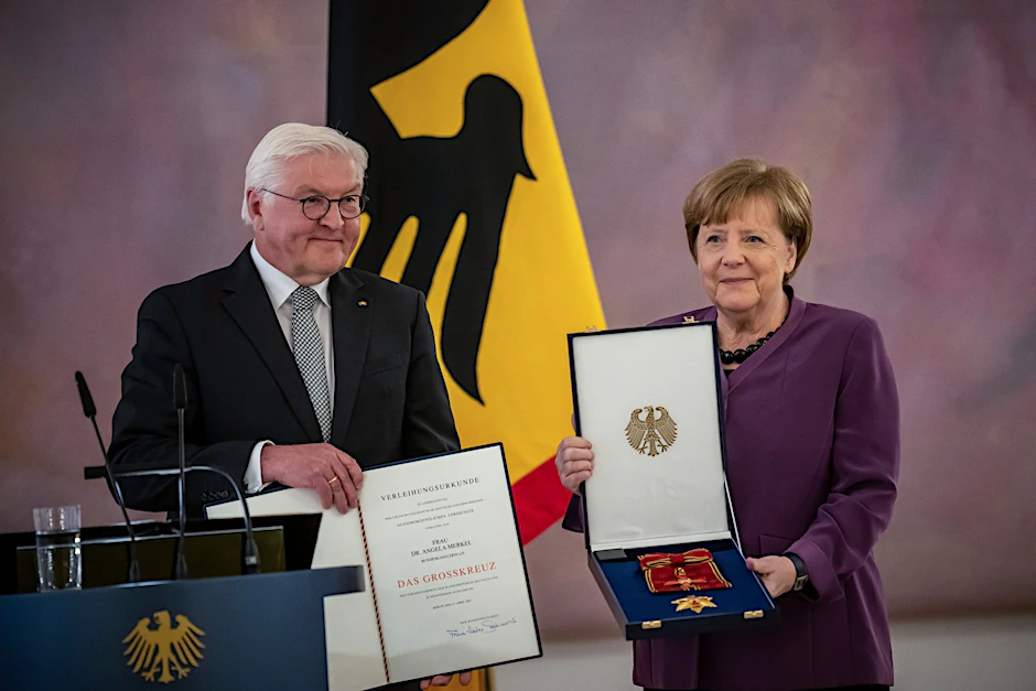 Altkanzlerin Angela Merkel erhält von Bundespräsident Frank-Walter Steinmeier das Großkreuz des Verdienstordens der Bundesrepublik Deutschland.&nbsp;