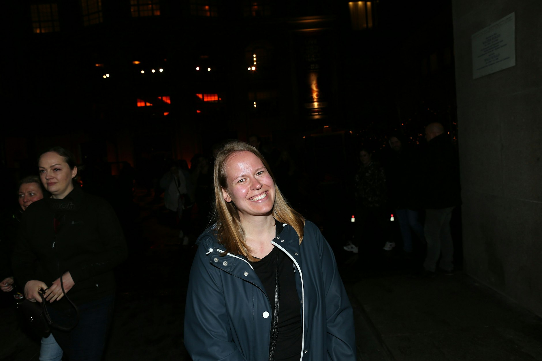 Nina vorm Admiralspalast nach dem Ed-Sheeran-Konzert