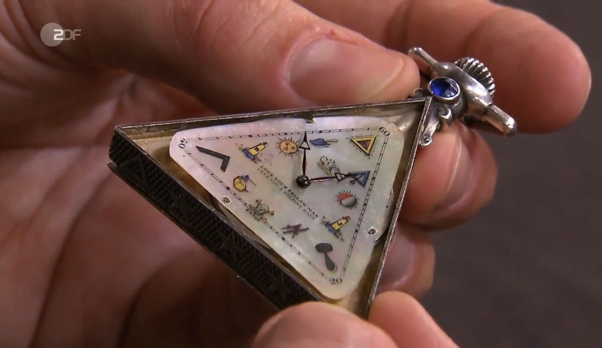 Image - Sensation bei „Bares für Rares“: Freimaurer-Uhr sorgt für Schock-Gebote