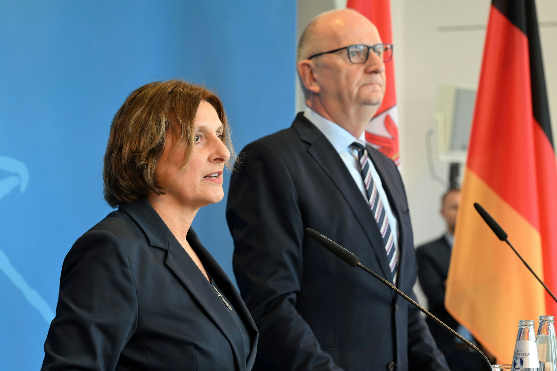 Wenige Worte zum Abschied: Britta Ernst neben Brandenburgs Ministerpräsident Dietmar Woidke.