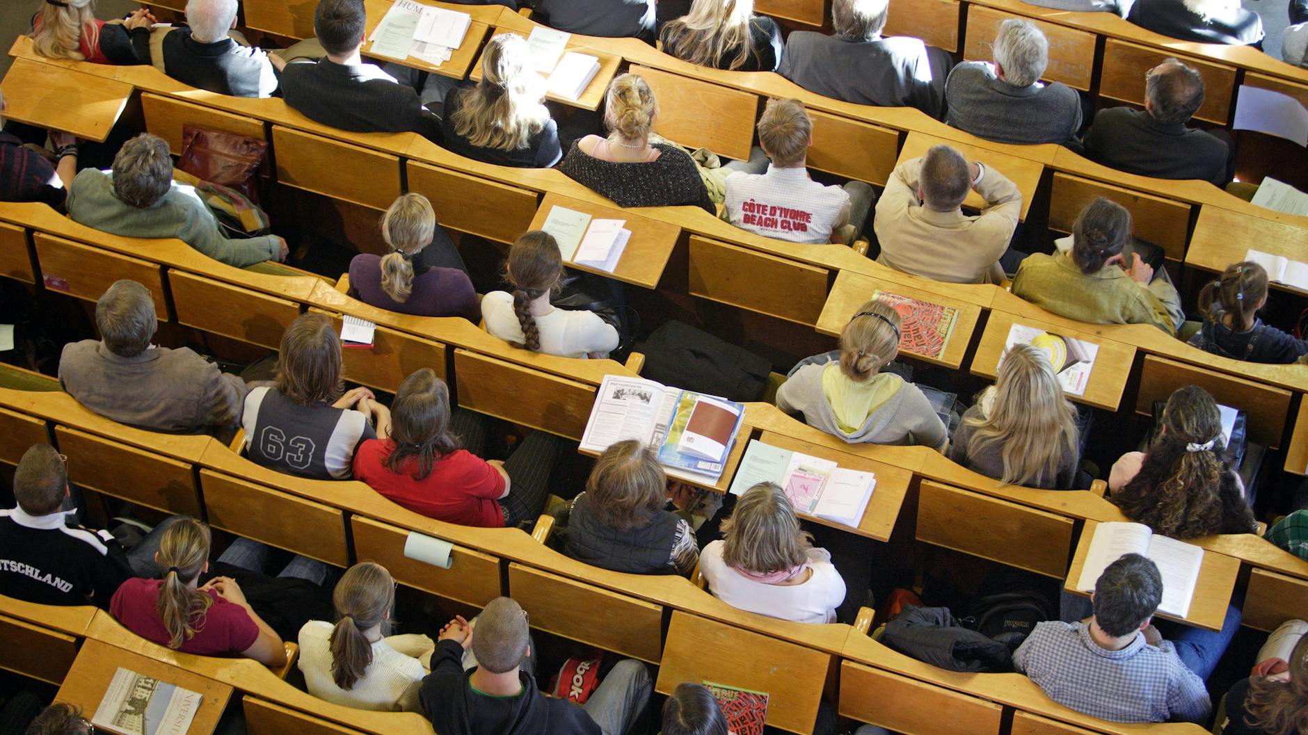Studenten während einer Vorlesung an der Humboldt-Universität. Zum Start des neues Semesters suchen viele noch eine Bleibe in Berlin.