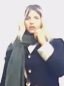 Die vierte Einbrecherin, stand sogar mit einem kleinen Geschenk als Tarnung vor der Tür.