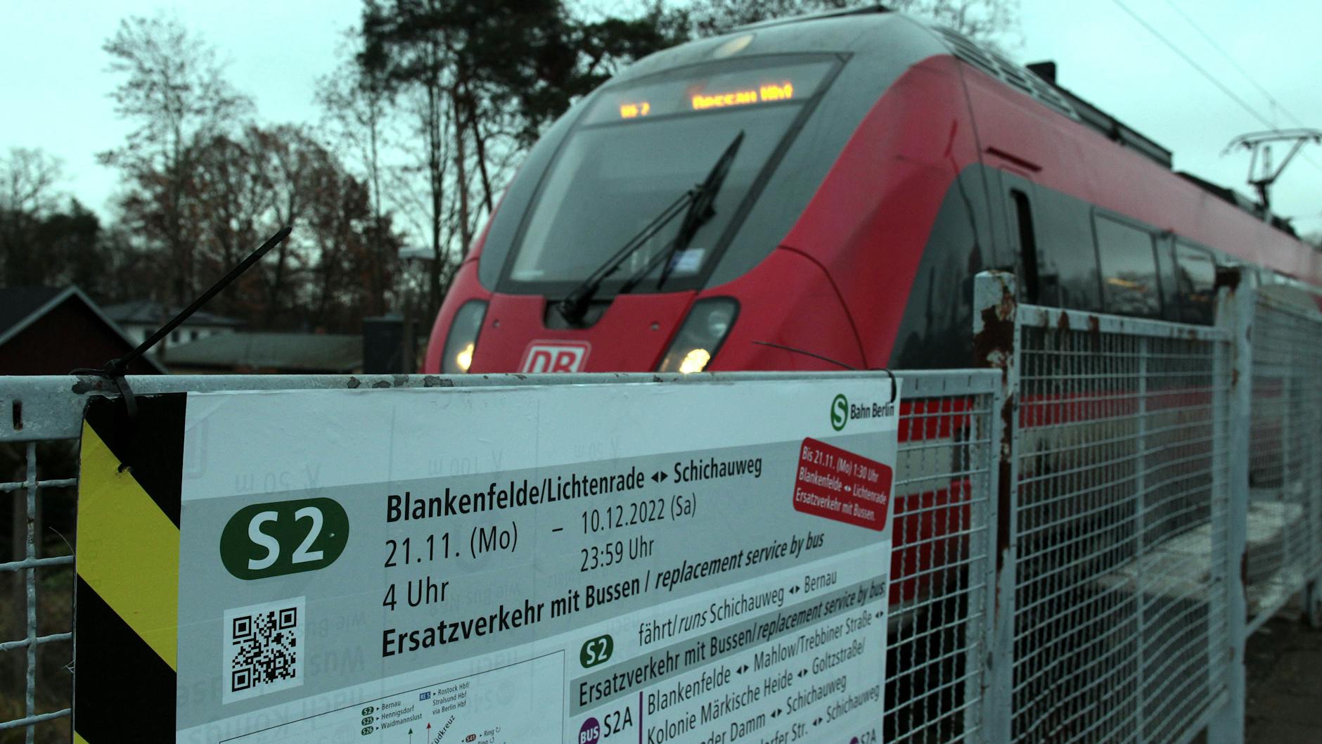 Monatelang ging es mit dem Schienenersatzverkehr von Blankenfelde nach Berlin.