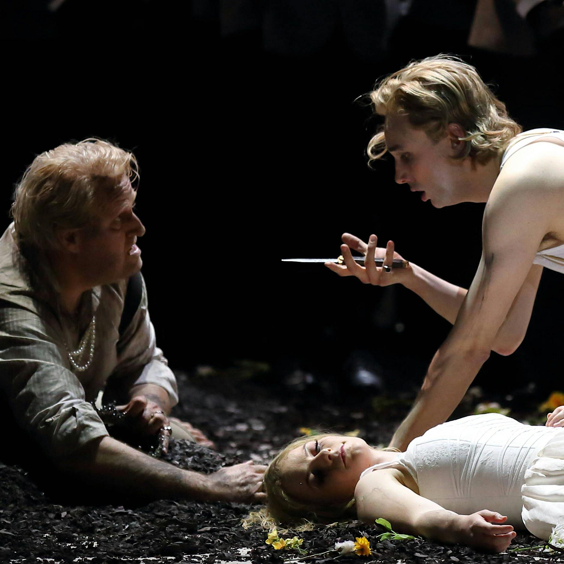 Durchdrehender Schmerzklang: „Hamlet“ an der Komischen Oper