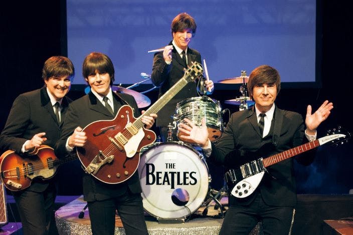 All you need is love ... und ein Ticket für das wunderbare BEATLES-Musical.