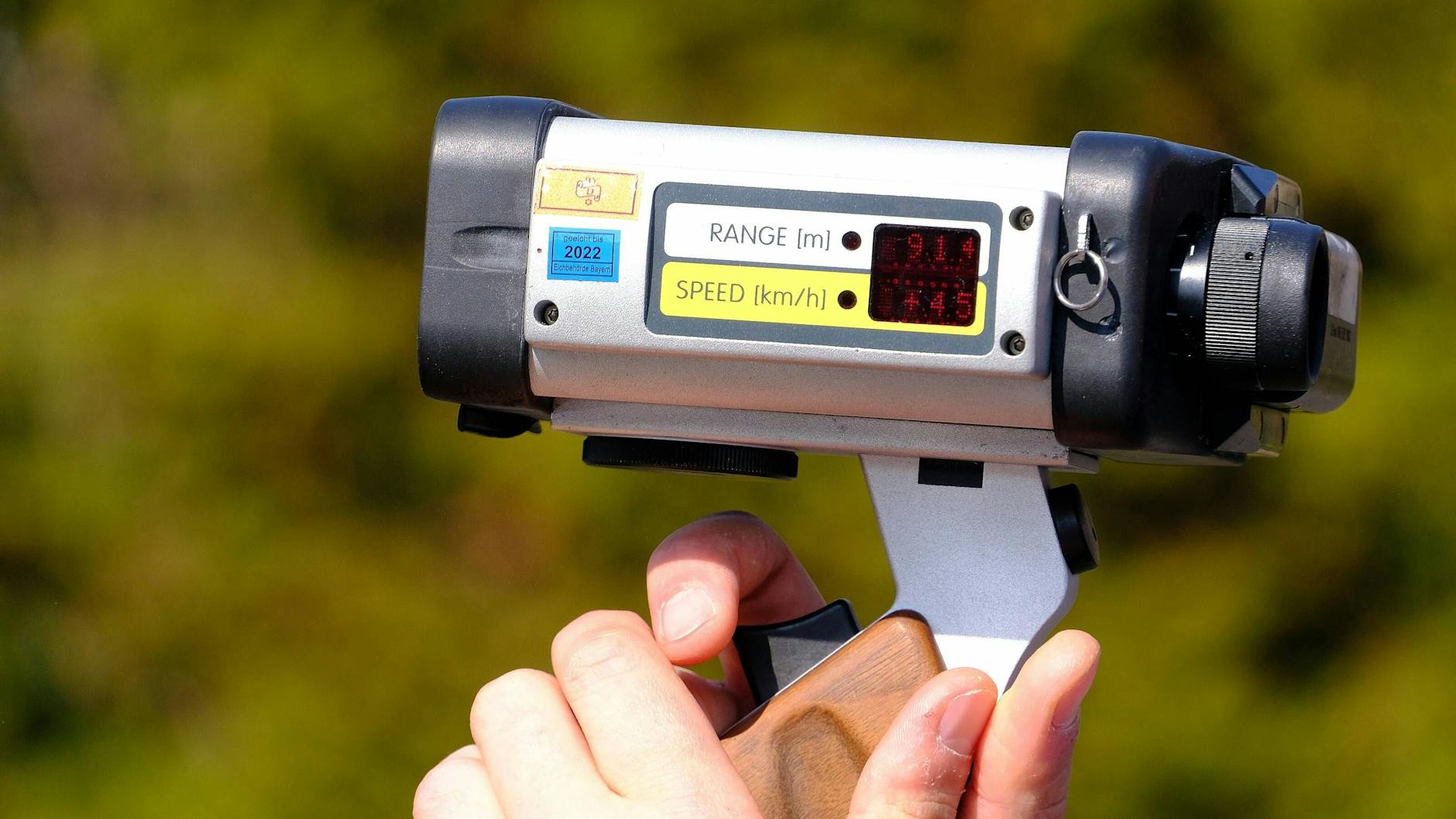 Mit diesen Handlasergeräten wird Jagd auf Raser gemacht.