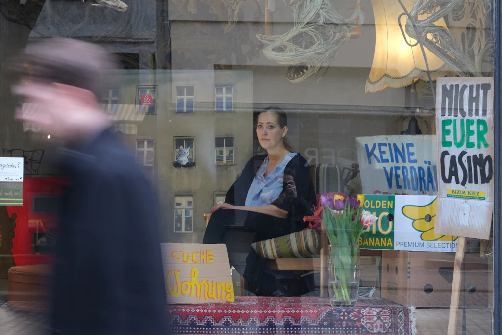 Die Berlinerin im Schaufenster: „Der Mietmarkt ist sexistisch und rassistisch“