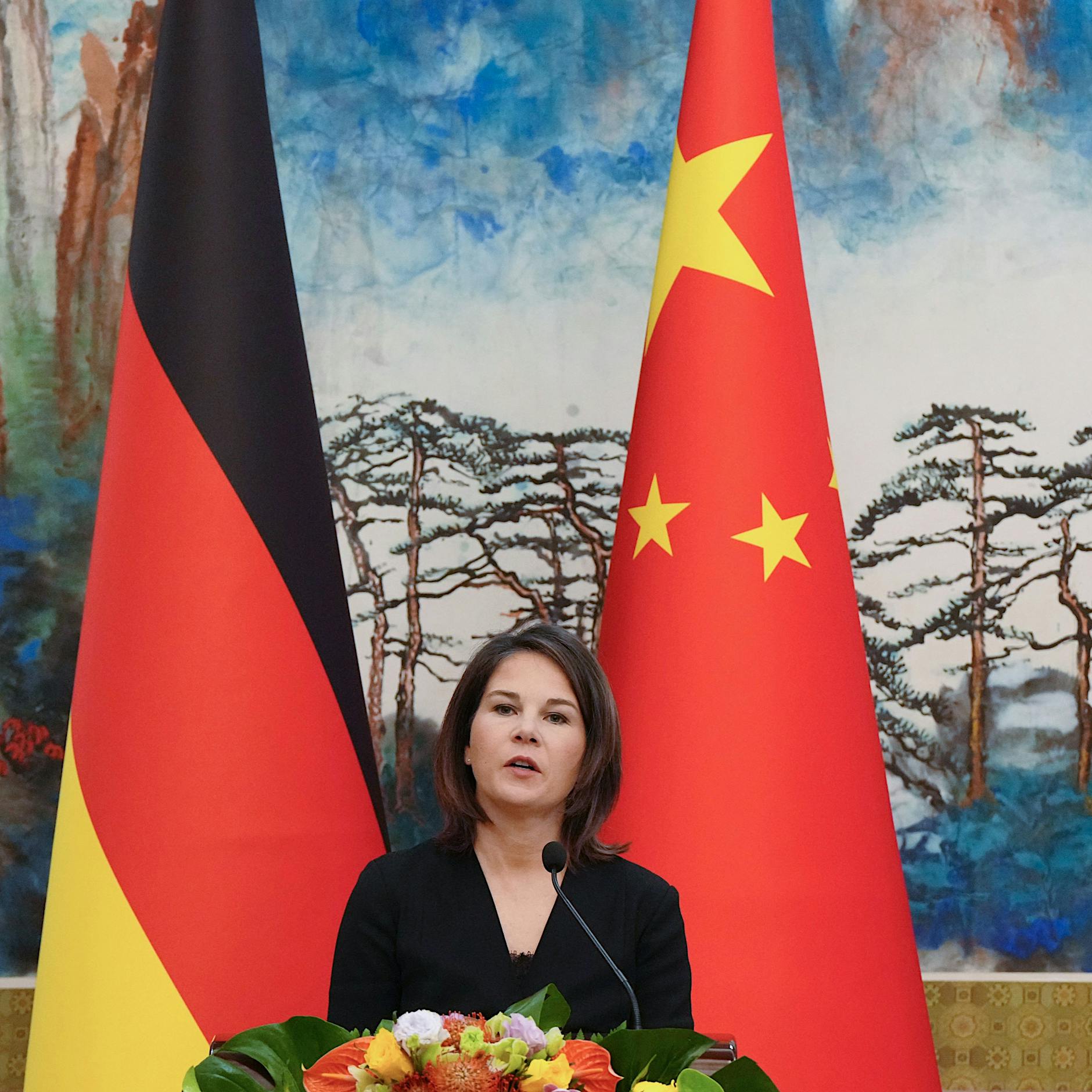 Burbock membuat marah Partai Sosial Demokrat dengan kebijakan China: