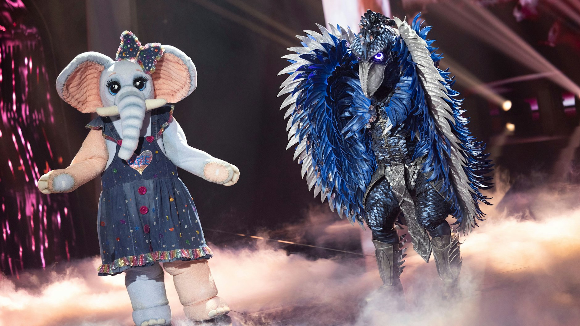 In der letzten Episode von The Masked Singer sang der Frotteefant ein Duett mit dem Schuhschnabel.