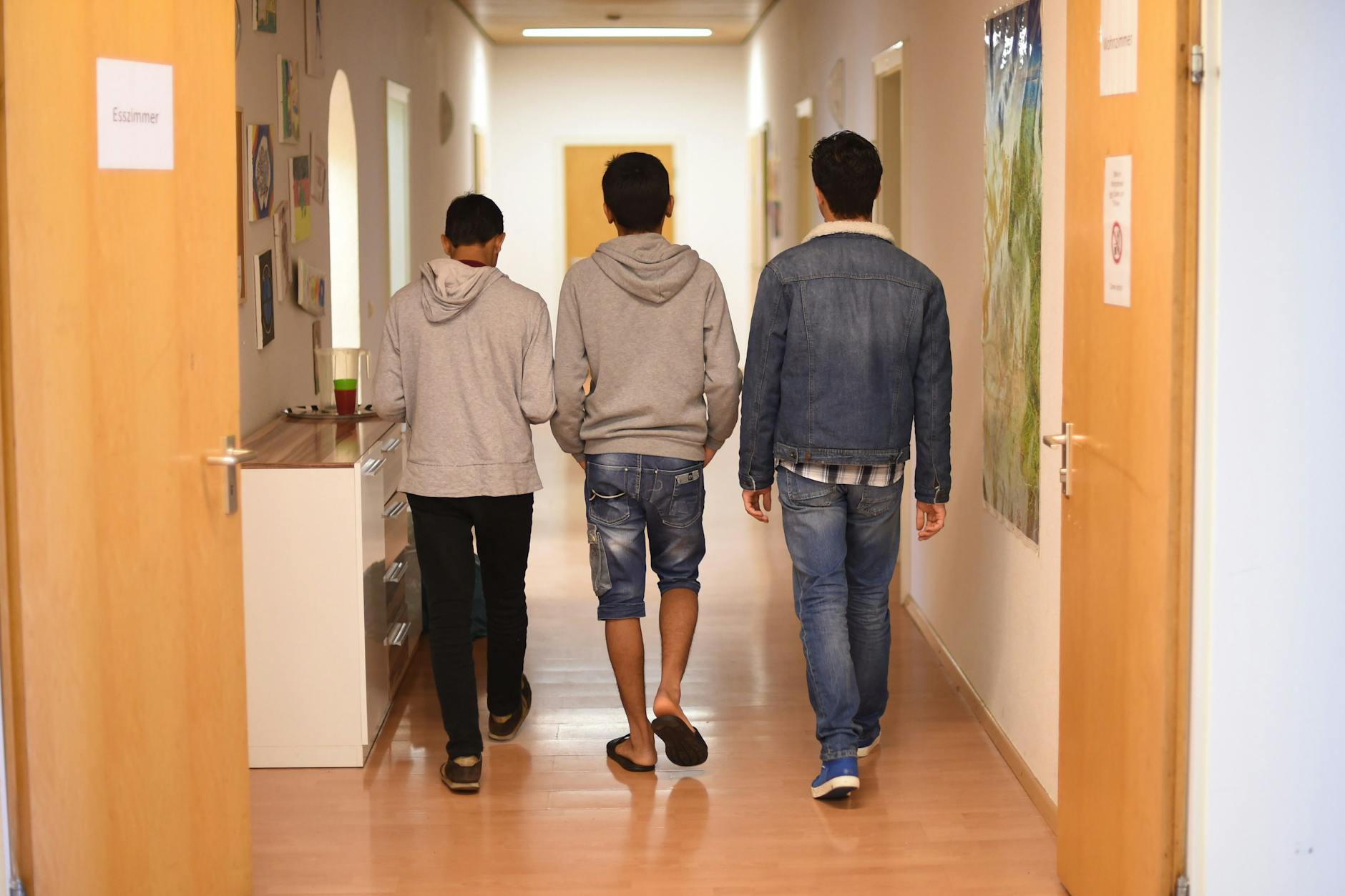 Minderjährige in einer Unterkunft für Füchtlinge. 