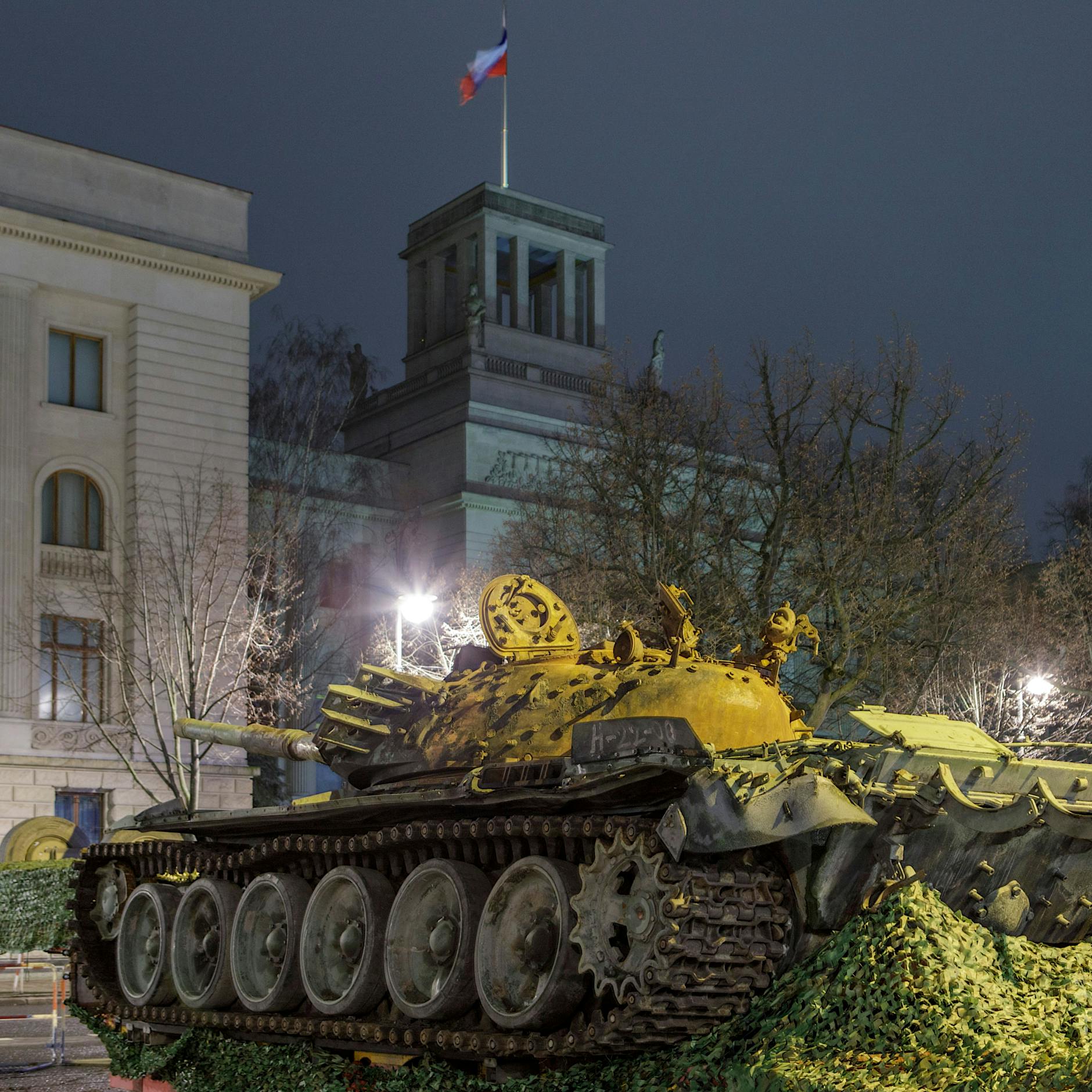 Panzer-Protest vor russischer Botschaft: Bezirk fordert Geld von den Organisatoren