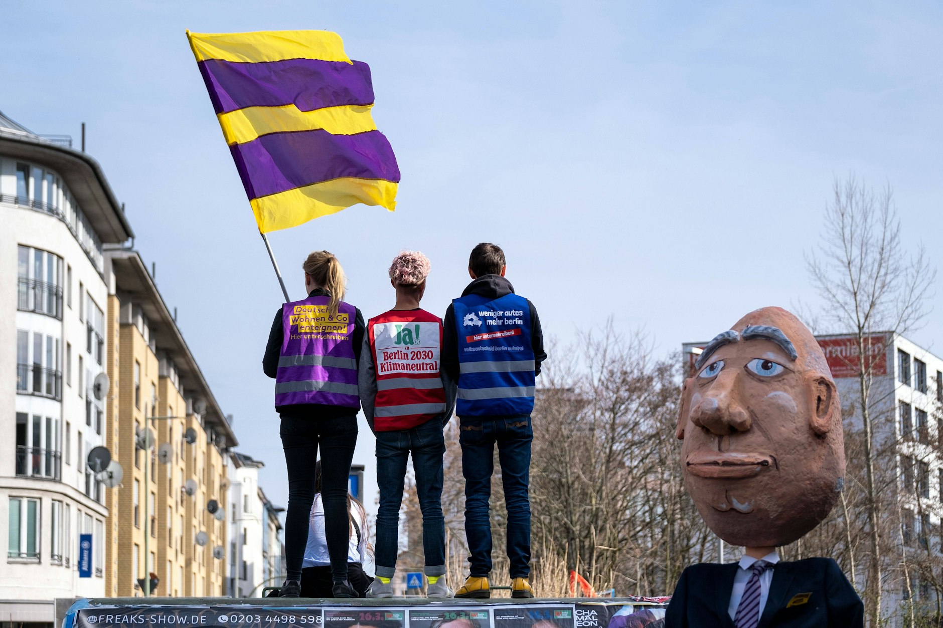 Der Protest gegen die Koalition von CDU und SPD in Berlin treibt Menschen auf die Straße. Auch in der SPD sind viele gegen das Bündnis.