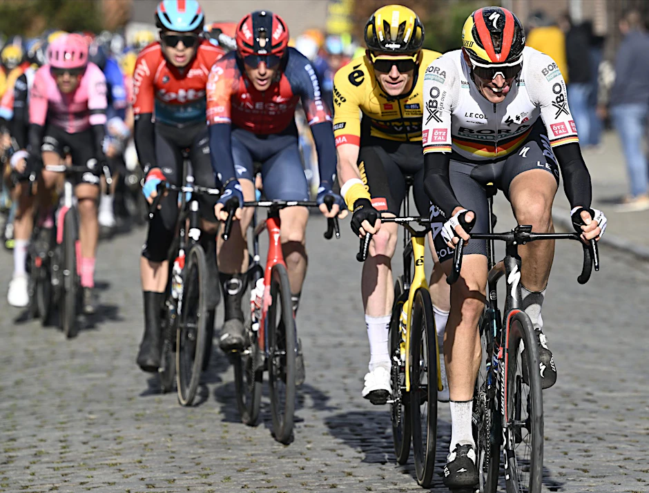 ARCHIV - Radprofi Nils Politt ist bereit für das Saisonfinale der Kopfsteinpflaster-Klassiker bei Paris-Roubaix am Ostersonntag.  