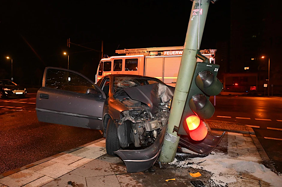 Die Verfolgungsjagd endete in einem Unfall.