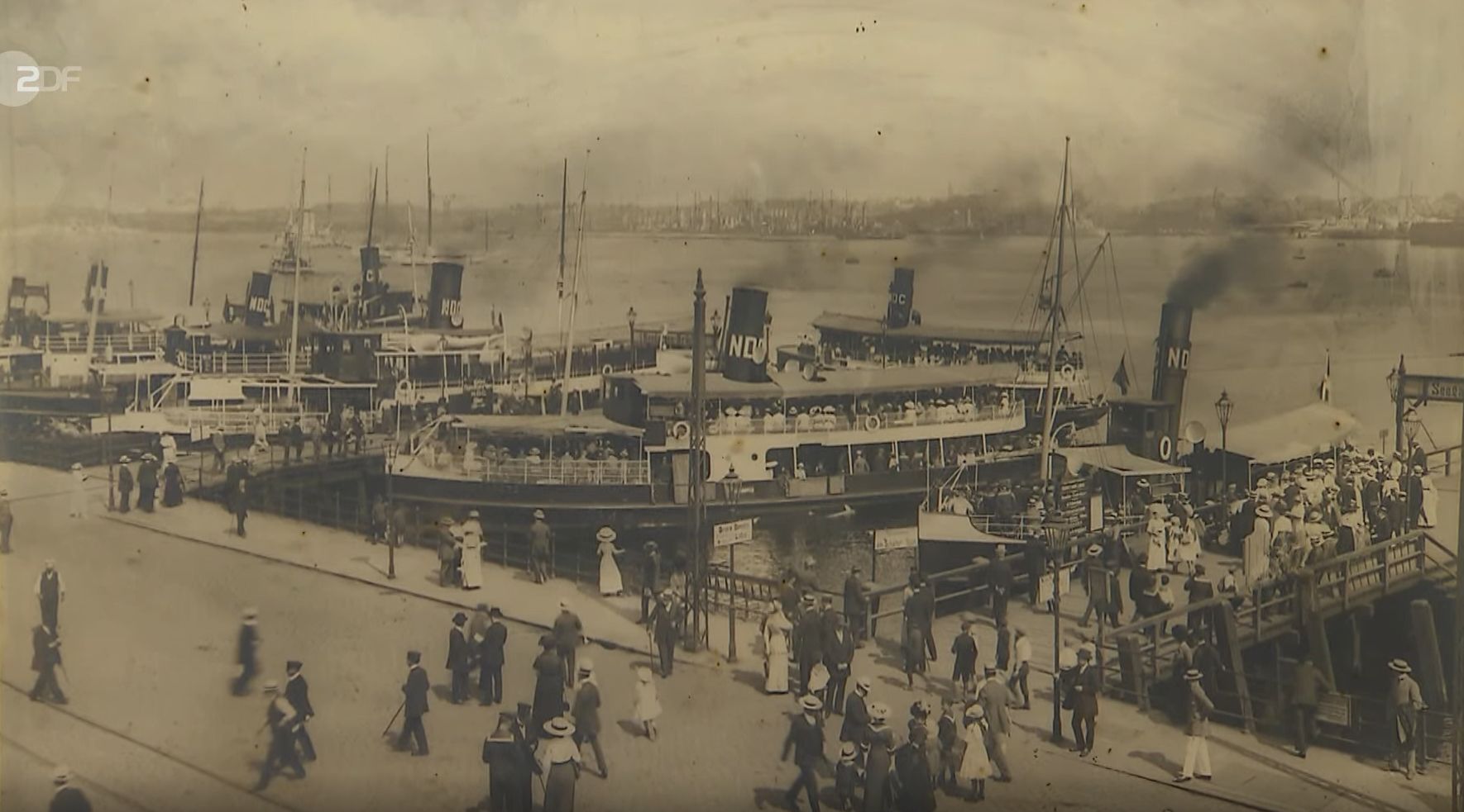 Image - „Bares für Rares“-Händler zahlt Sensationspreis für vergilbtes Hafen-Foto