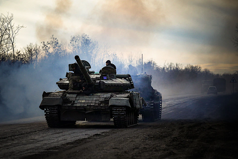 Ukrainische Panzer auf dem Weg nach Bachmut