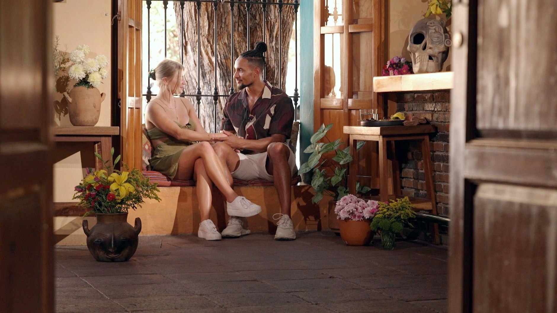 David kann von den Küssen mit Jetty gar nicht genug bekommen.