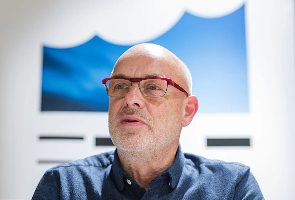 ARCHIV - Elektronik-Pionier Brian Eno begann seine Karriere bei Roxy Music.  