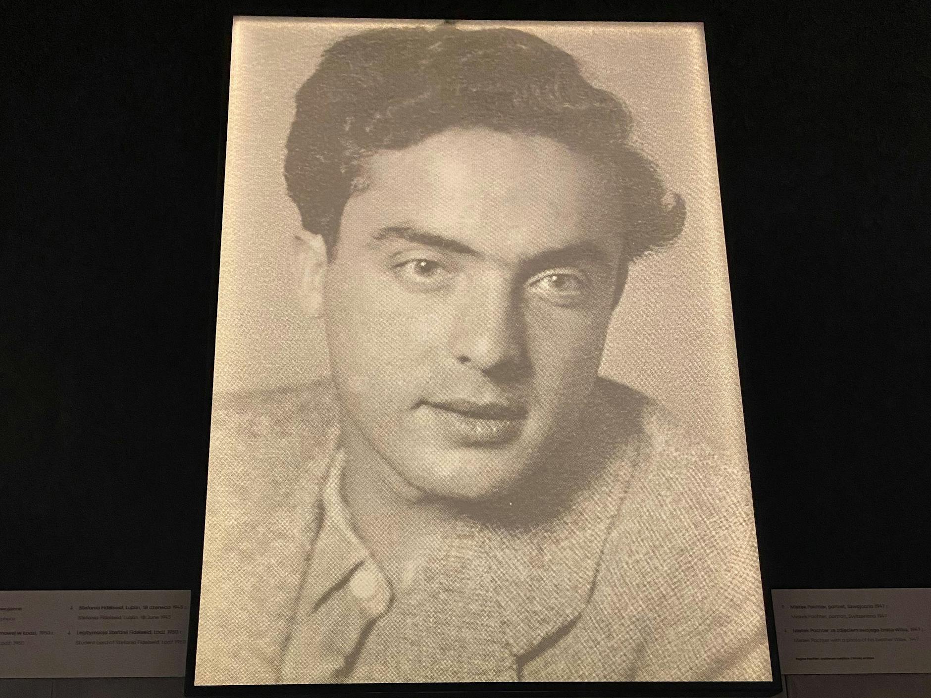 Michel Pachter (1923-2018): „Wir kommen, die Zeit zum Kämpfen ist jetzt“ - so erinnerte sich Michel Pachter an den Ausbruch des Aufstandes. Er trauerte um den Verlust seiner Eltern und seines Bruders, die im Januar 1943 nach Treblinka deportiert wurden. Gemeinsam mit seinem zweiten Bruder, Wilek, träumte er von Rache an den Deutschen. Sie versteckten sich in einem Bunker während des Aufstands. Nachdem der Bunker entdeckt worden war, wurden sie nach Treblinka geschickt. Anschließend wurden sie in andere Lager geschickt, die sie überlebten.