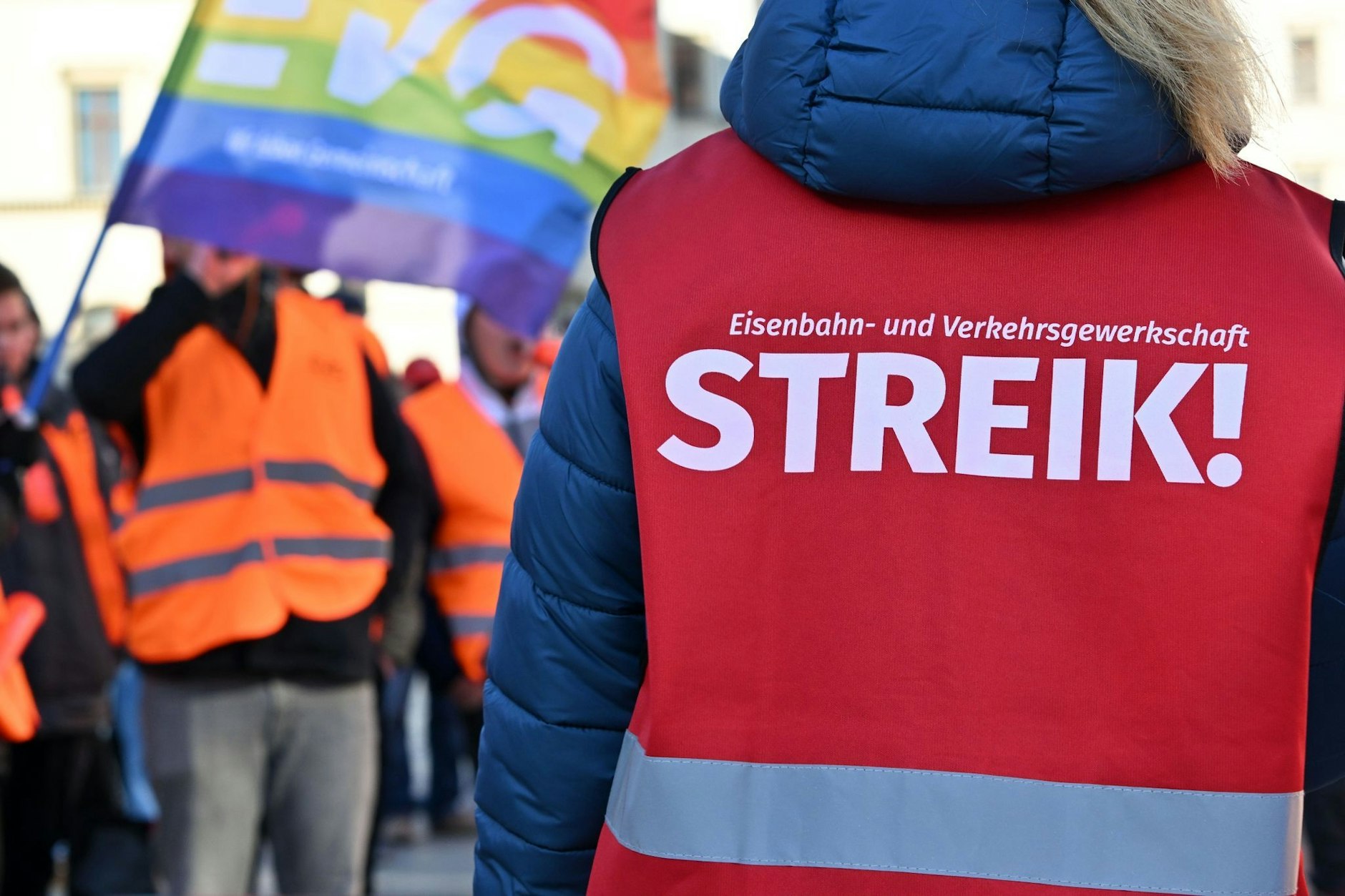 Nessuno guida più.  Manifestano i membri dell'Unione delle ferrovie e dei trasporti (EVG).