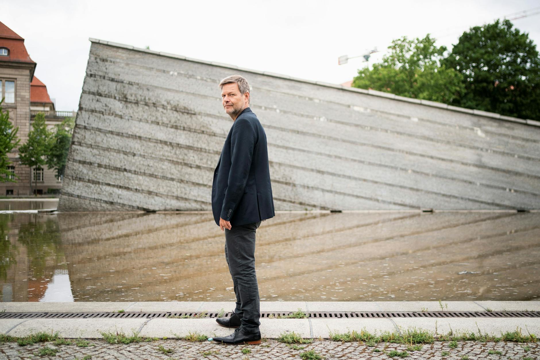 Hybridheizungen sind im neuen Gesetzesentwurf zum bestehenden Gebäudeenergiegesetz des Bundesministeriums für Wirtschaft und Klimaschutz fest vorgesehen. Dennoch finden das anscheinend nicht alle Mitarbeiter im Wirtschaftsministerium toll.