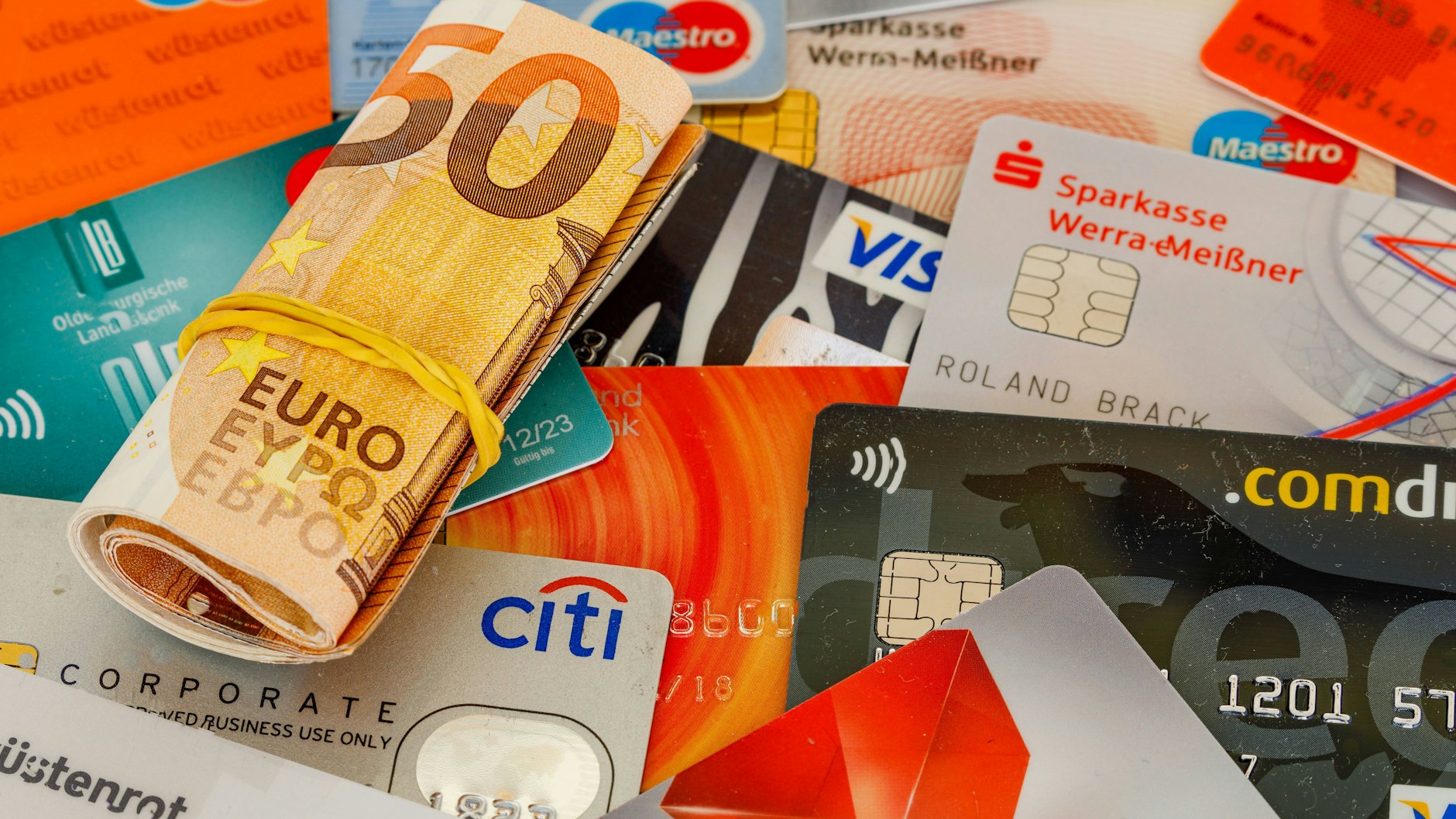 Bargeld, Debitkarten und Kreditkarten: Eine sinnvolle Kombination