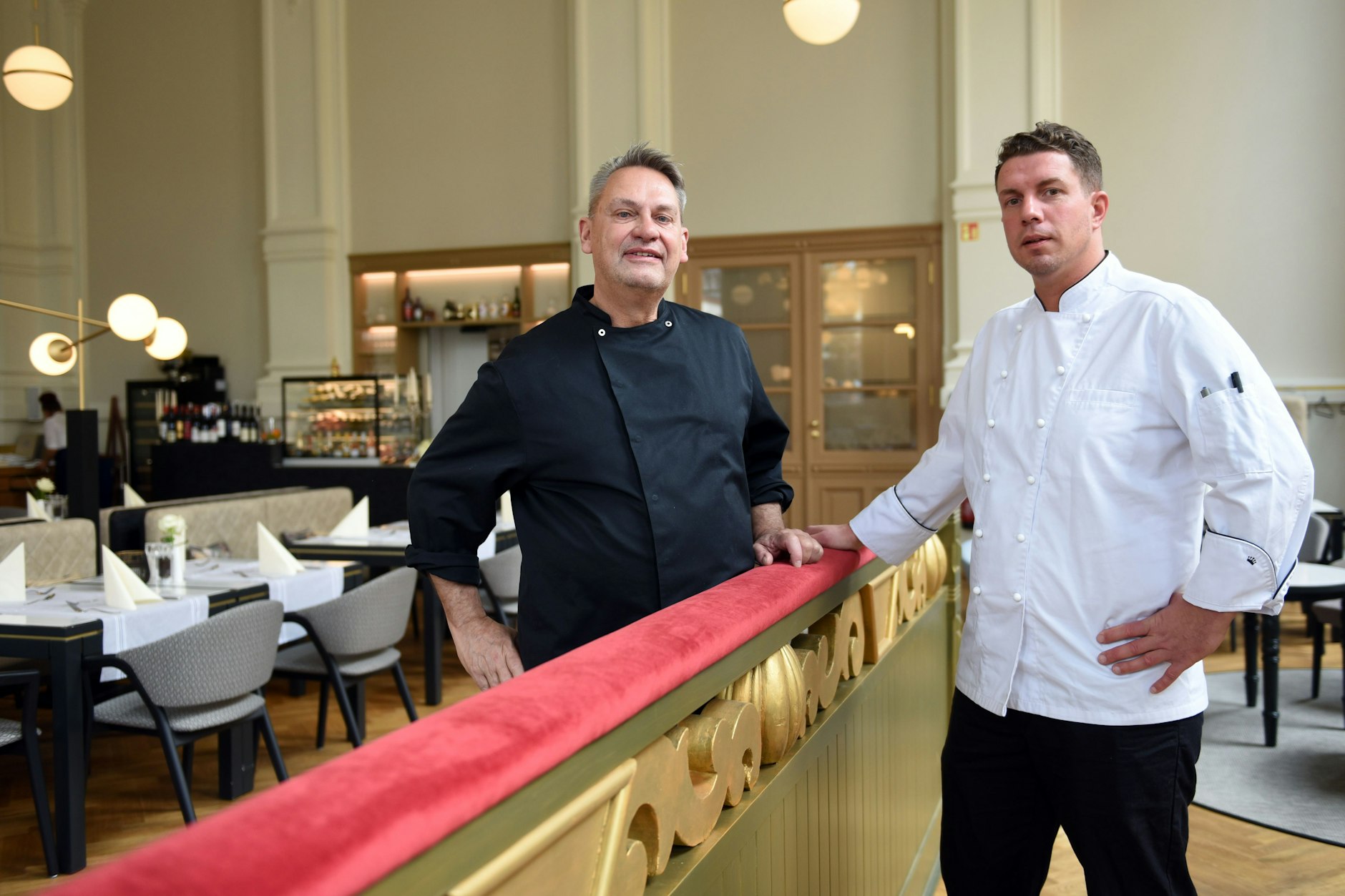 Gastgeber Kai Rasmus Kühne und Küchenchef Christoph Pemmann freuen sich auf Gäste an der Grünauer Riviera.&nbsp;