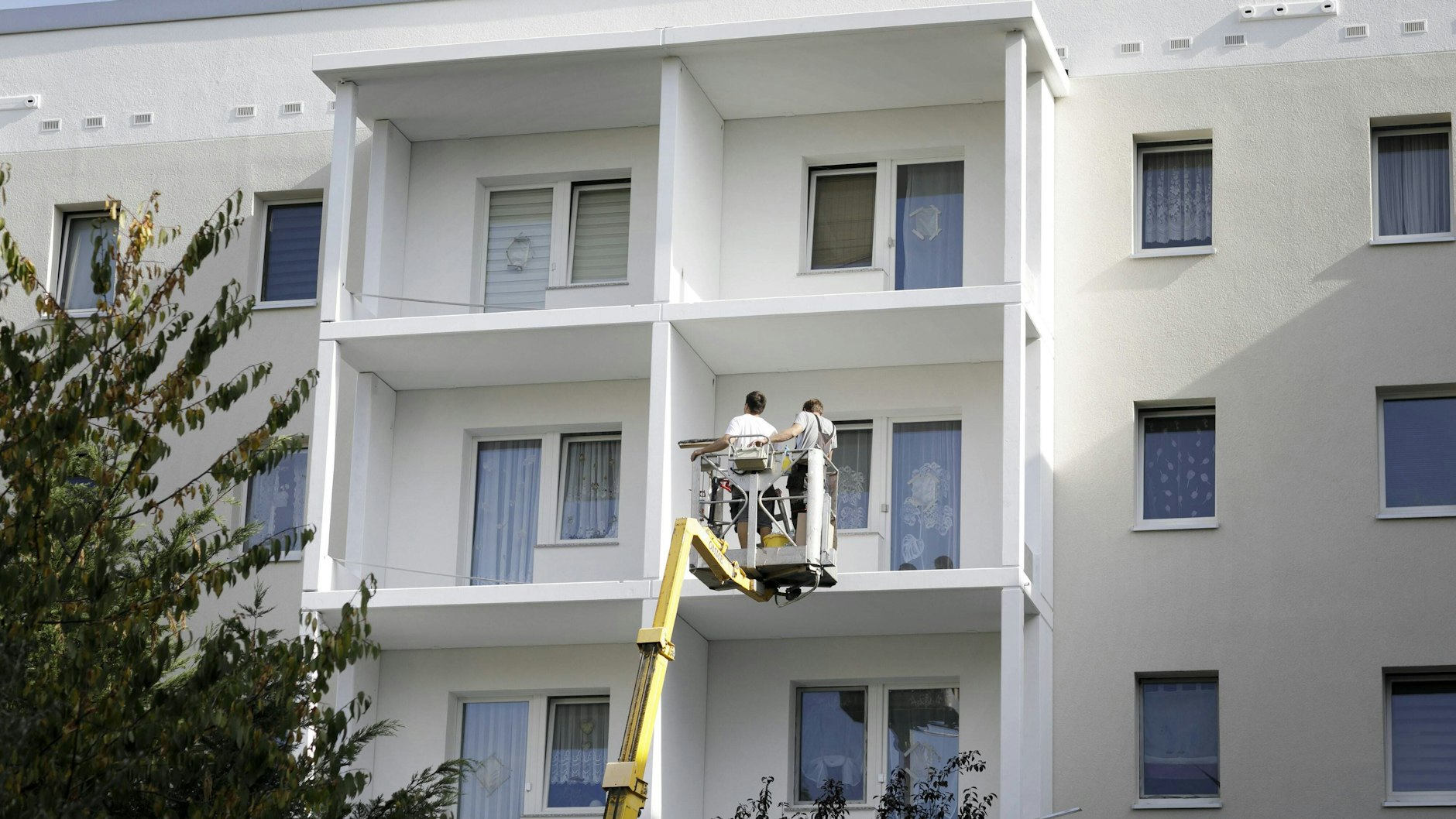 2018 wurde im Plattenbauviertel in Potsdam-Drewitz noch saniert, die Gebäude bekamen eine neue Fassade.