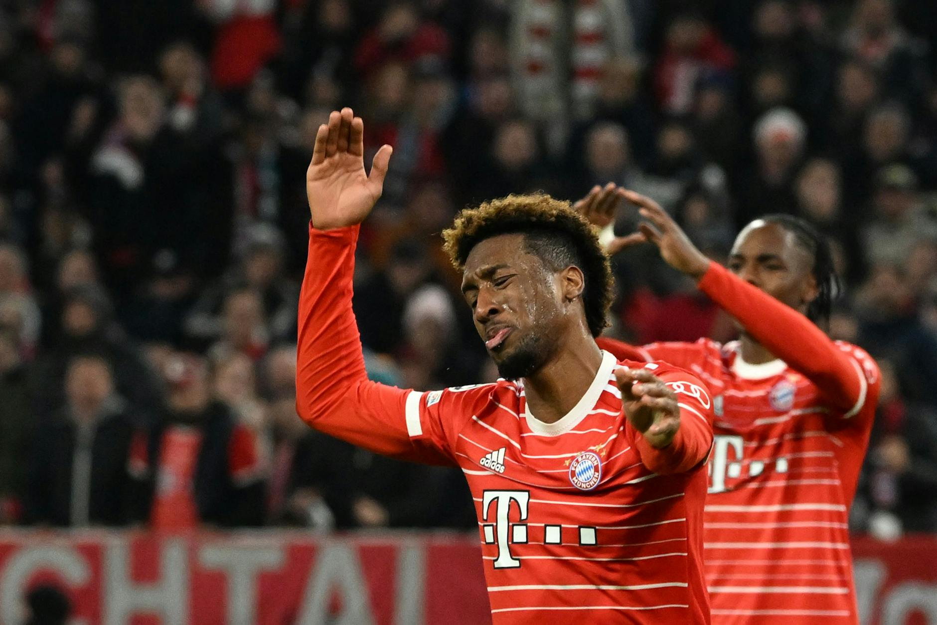 Münchens Kingsley Coman ärgert sich nach einer verpassten Torchance. 