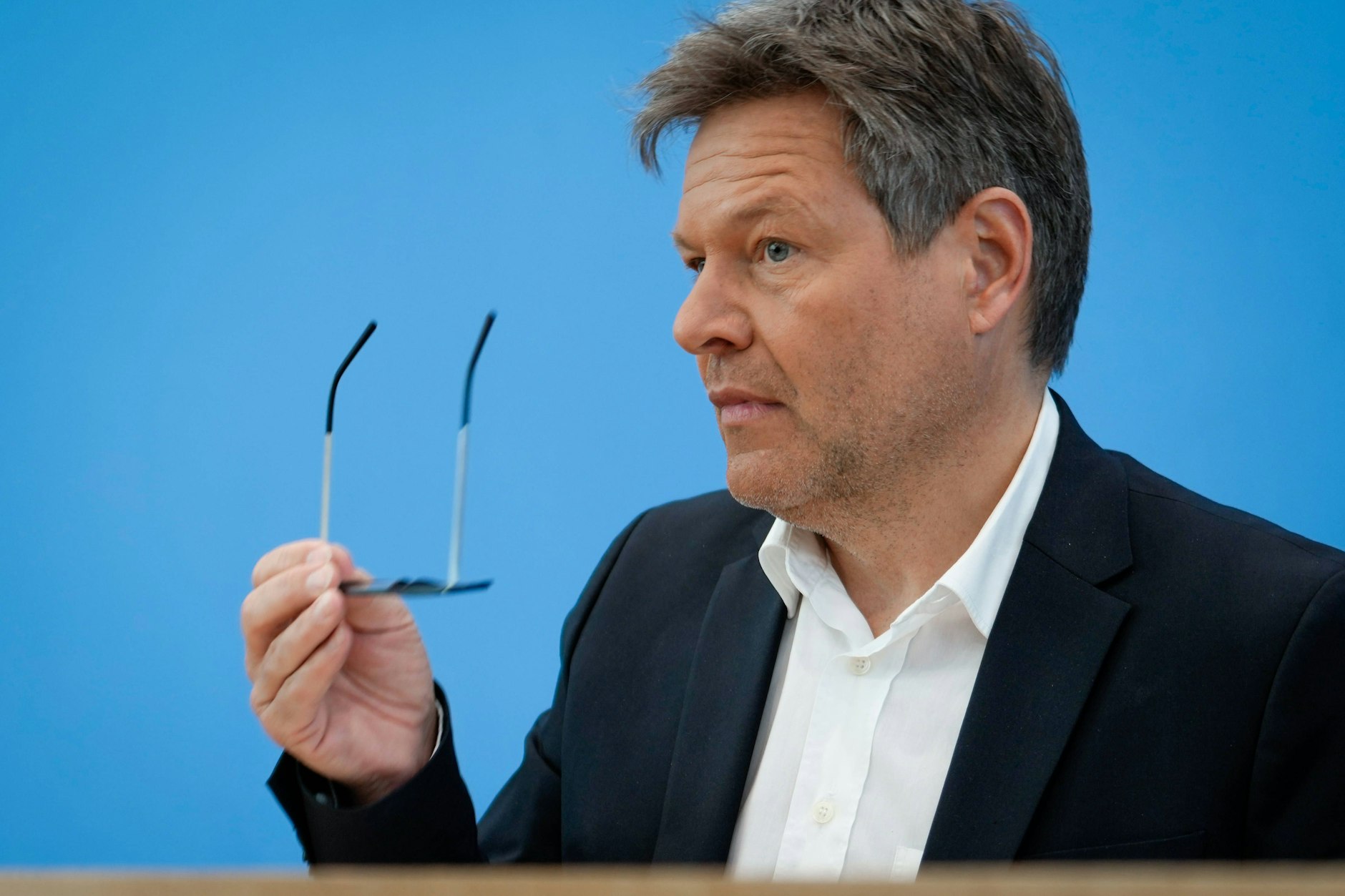 Wirtschaftsminister Robert Habeck auf der Bundespressekonferenz zur Novelle des Gebäudeenergiegesetzes (GEG) am 19.4.2023 (Symbolbild).&nbsp;