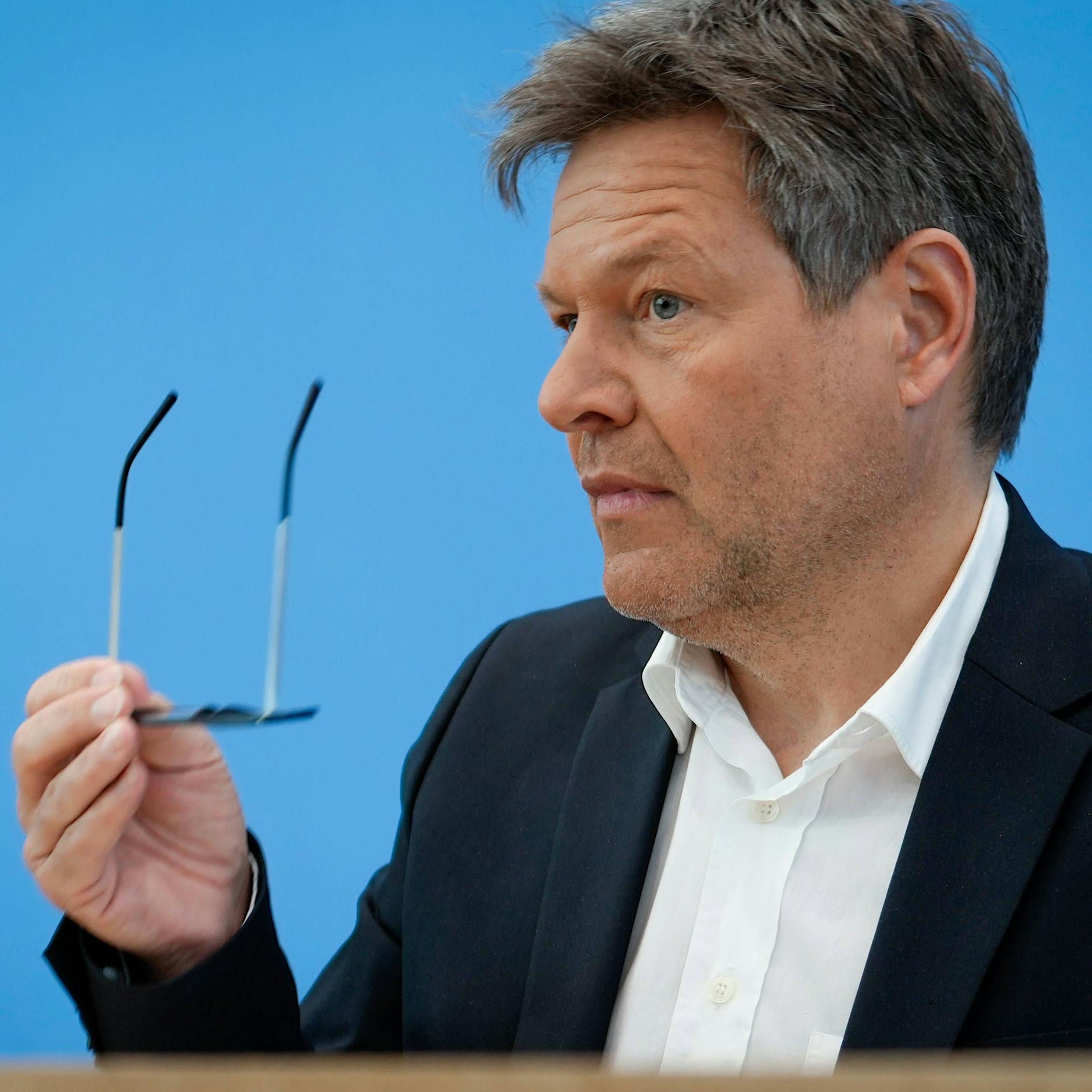 „Die Stromkosten im Winter will ich sehen“: Bauingenieurin rechnet mit Habecks Heizungsgesetz ab