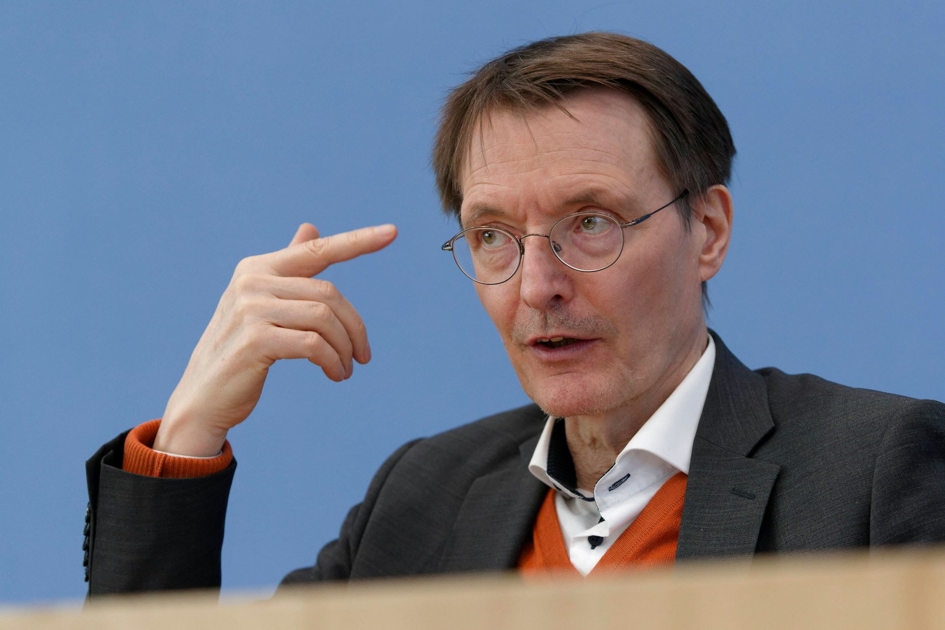 Bundesgesundheitsminister Karl Lauterbach bei der Vorstellung der&nbsp;Cannabis-Gesetze.&nbsp;