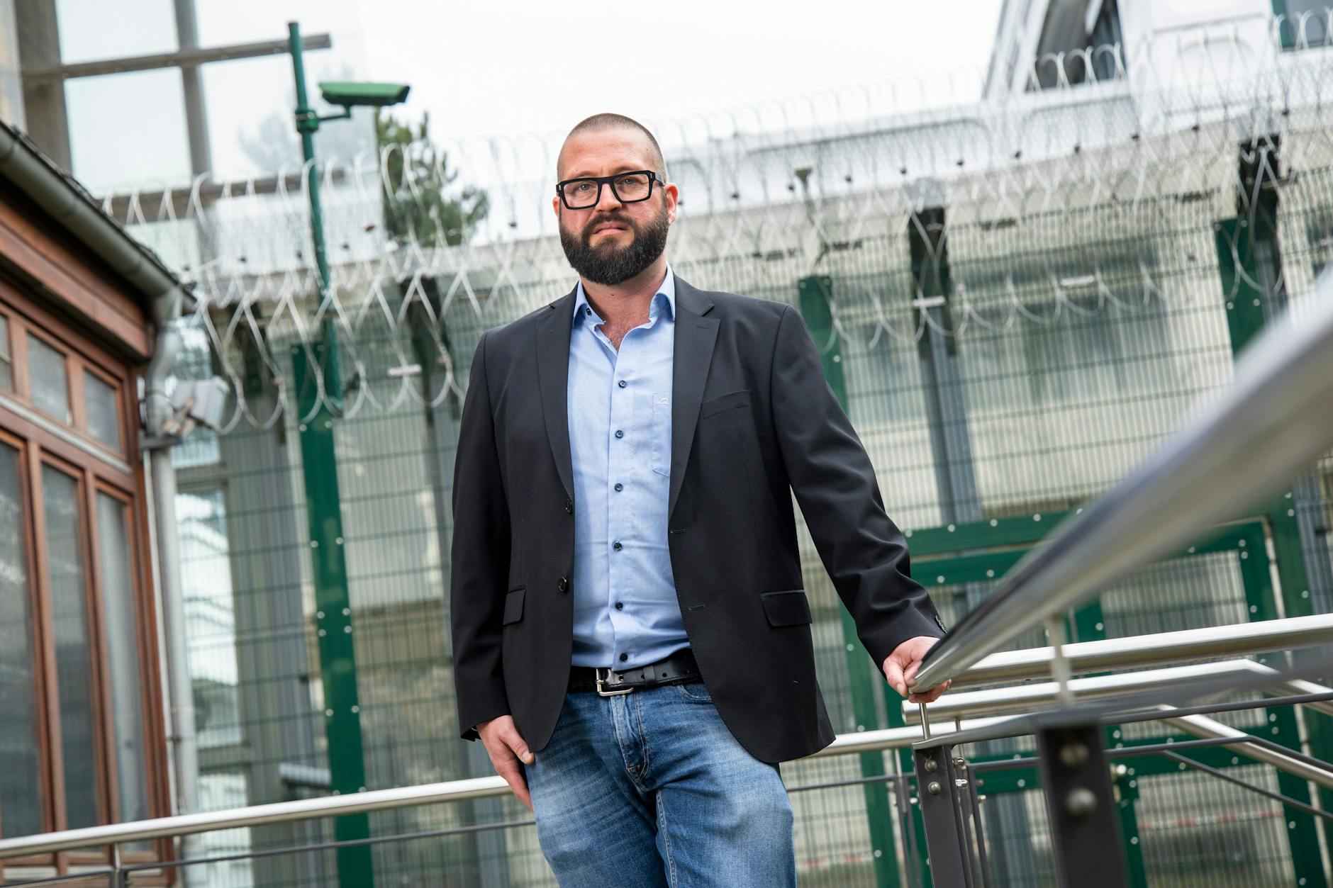 Sven Reiners ist Facharzt für Psychiatrie, Psychotherapie und forensische Psychiatrie. Der 48-Jährige ist Chefarzt und Vollzugsleiter des Krankenhauses des Maßregelvollzugs in Berlin.