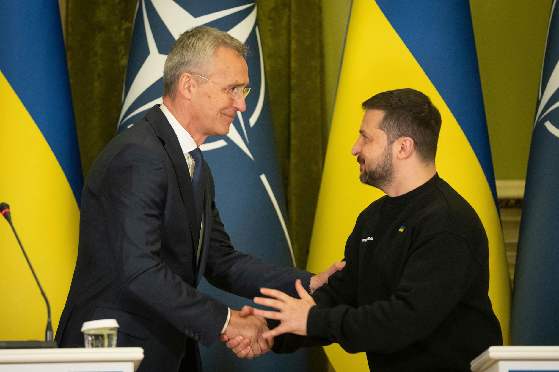 Nato-Generalsekretär Jens Stoltenberg bei einem Treffen mit dem ukrainischen Präsidenten Wolodymyr Selenskyj.