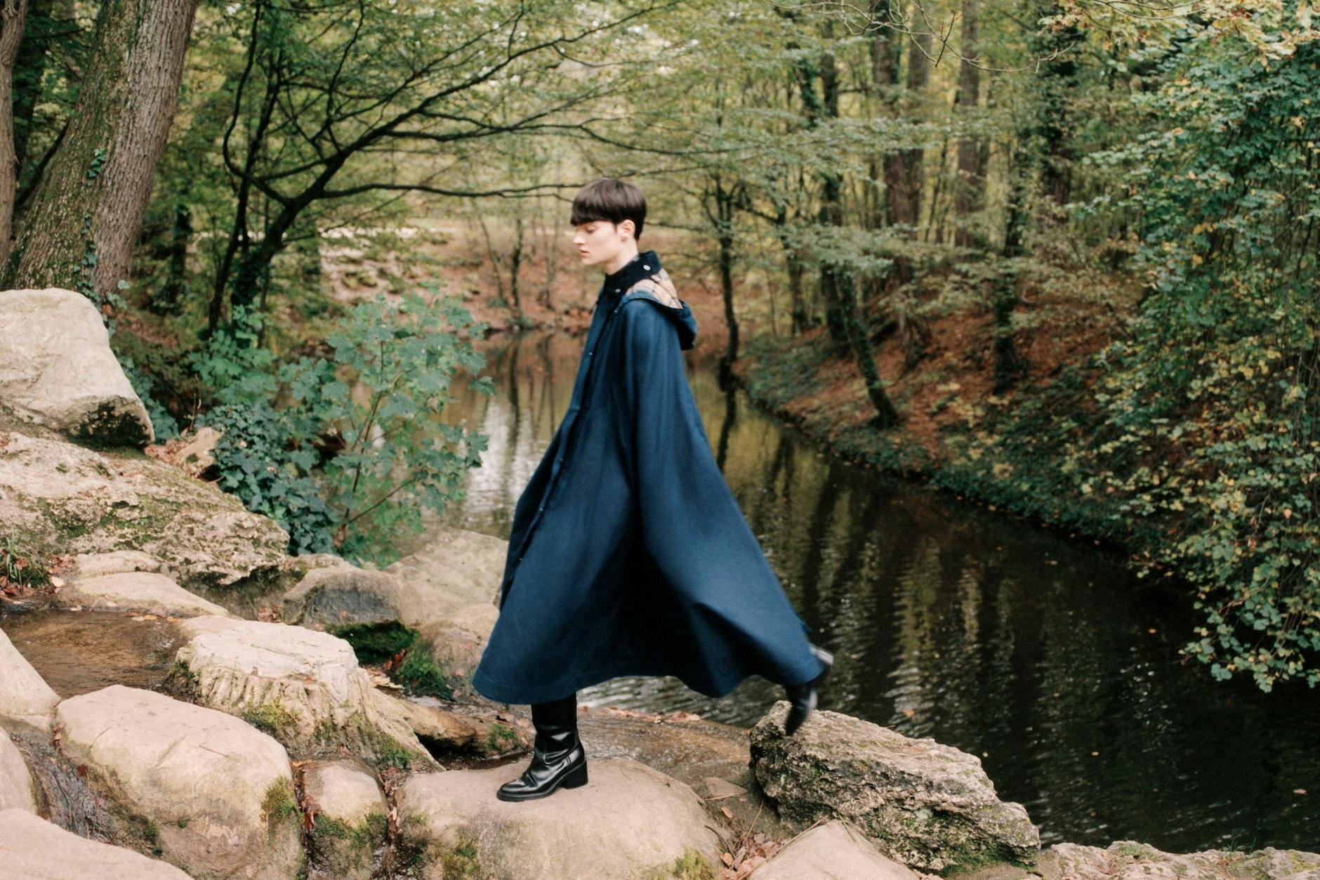 An diesem Cape aus der der aktuellen Chloé-Barbour-Linie gibt es wirklich nichts auszusetzen. Herr, lass’ es schütten!