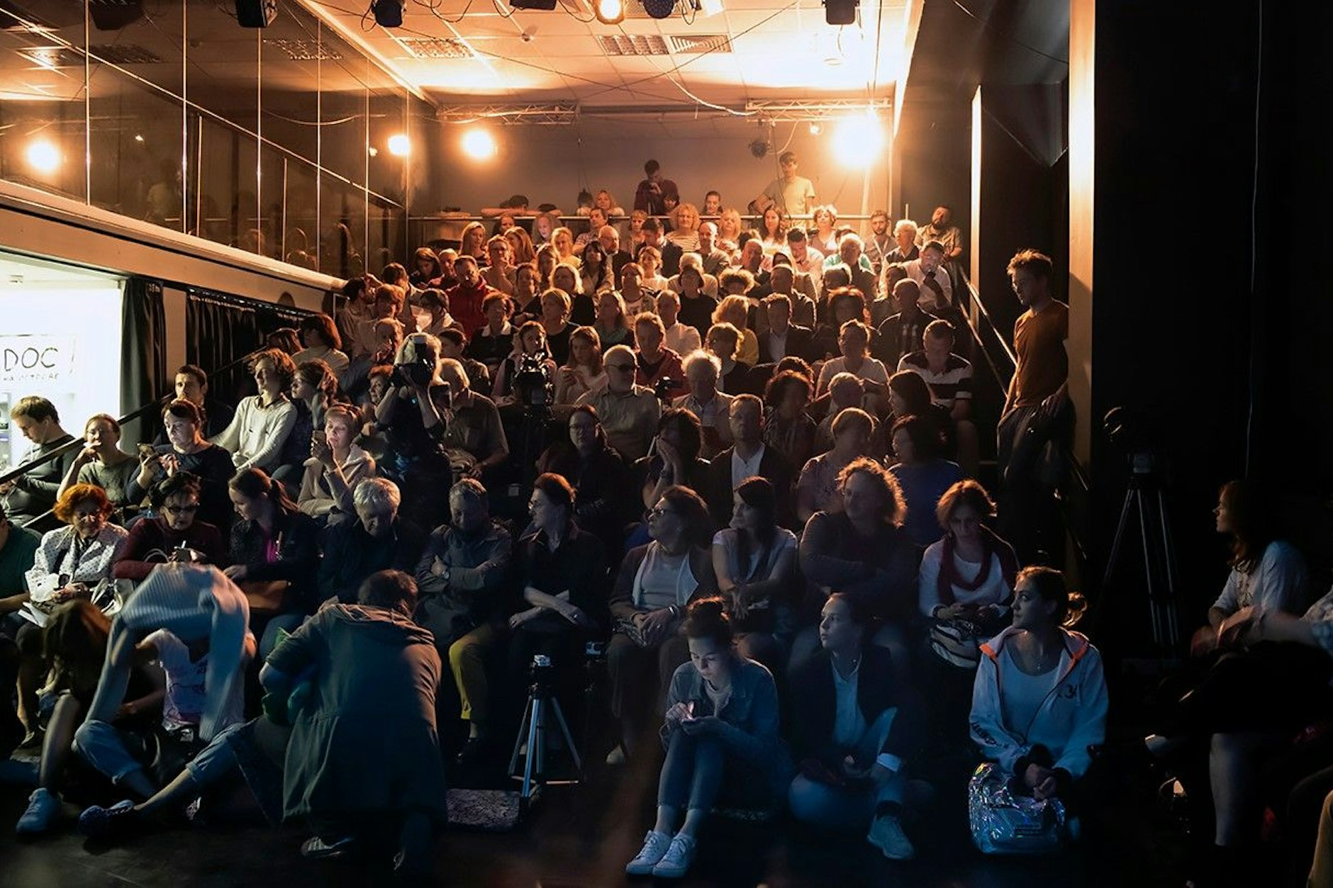 Zuschauer im privaten Theater „Theater.Doc“ in Moskau.