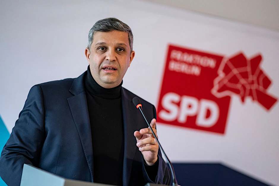 ARCHIV - Raed Saleh, Vorsitzender der SPD Berlin und Vorsitzender der SPD-Fraktion im Berliner Abgeordnetenhaus, spricht.  