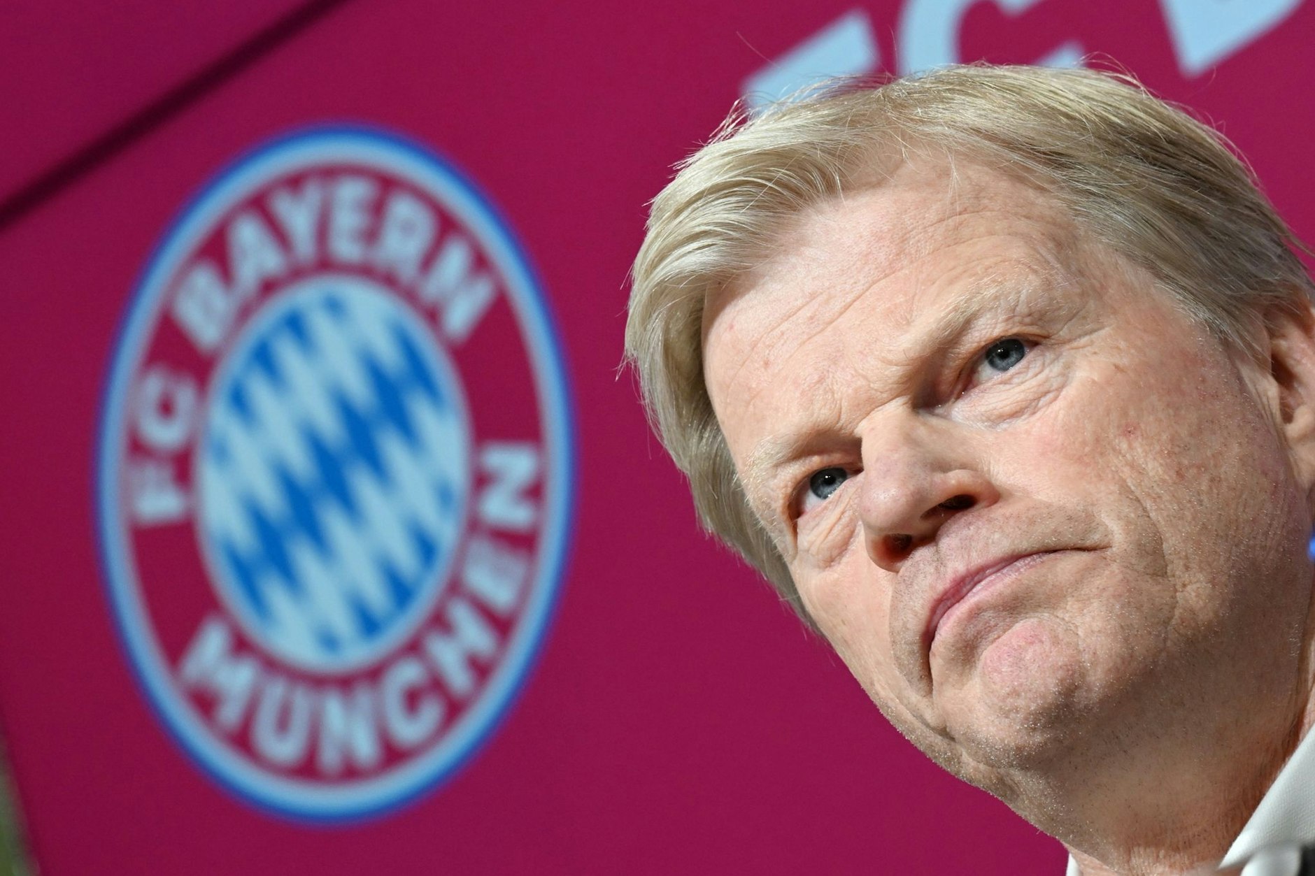 Bayern Münchens Vorstandschef Oliver Kahn steht nach dem Aus in der Champions League unter Druck.